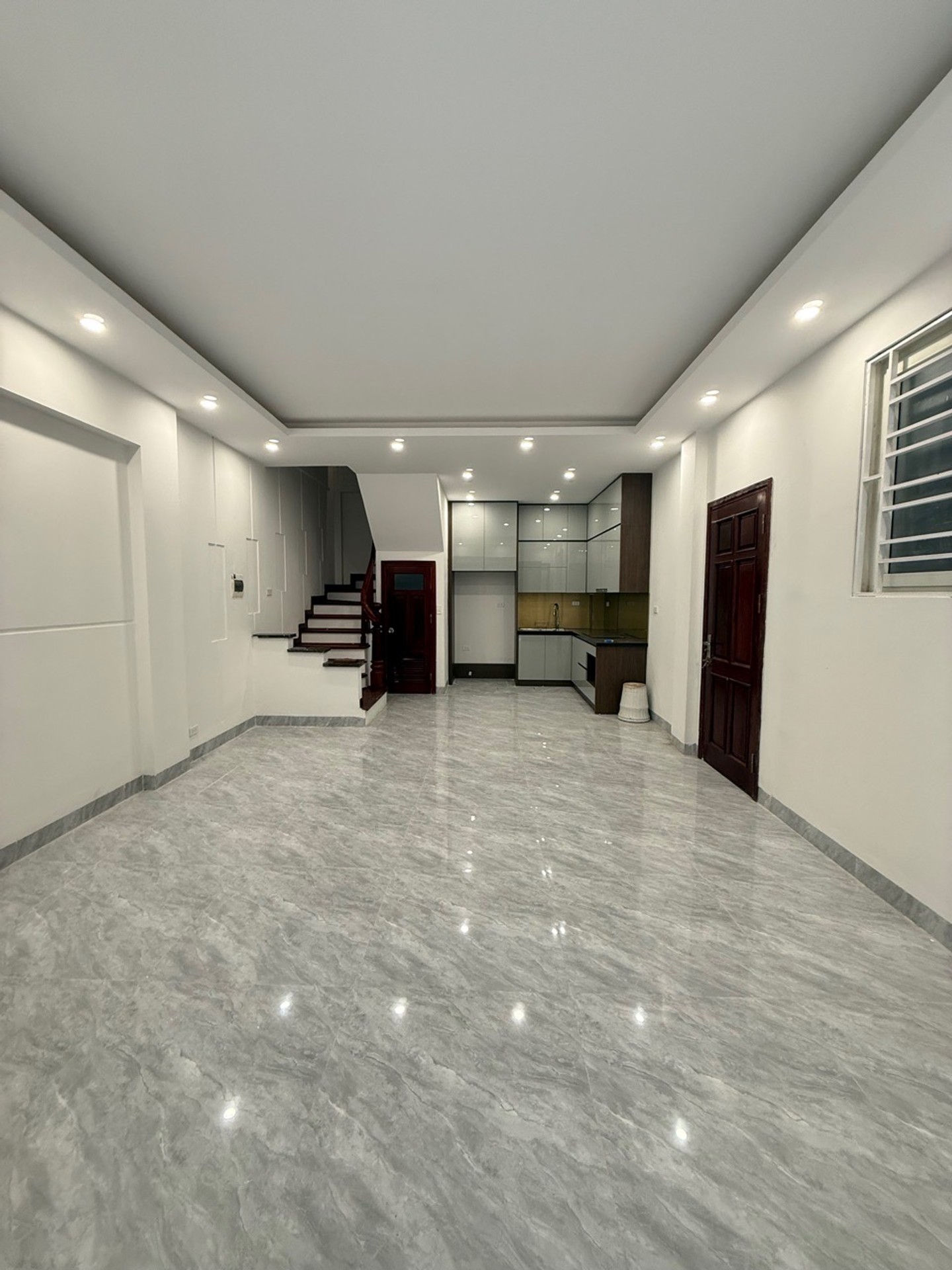 Bán nhà lô góc 5 tầng Hoàng Hoa Thám, ngõ ô tô, giá 14.8 tỷ