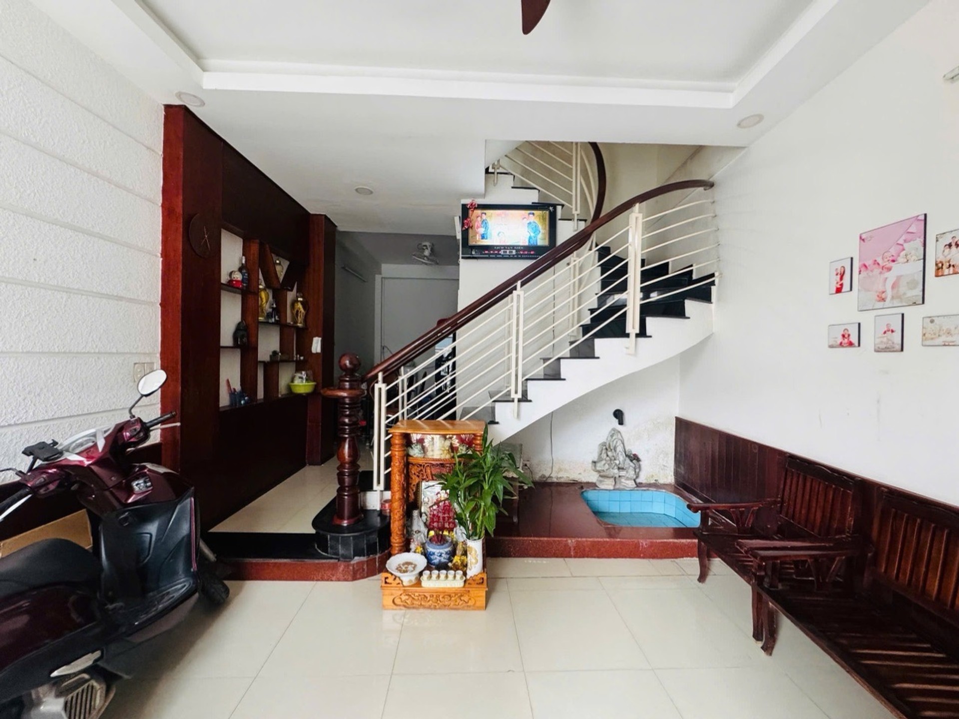 Nhà 3 tầng hiện đại ngay trung tâm Tăng Nhơn Phú A