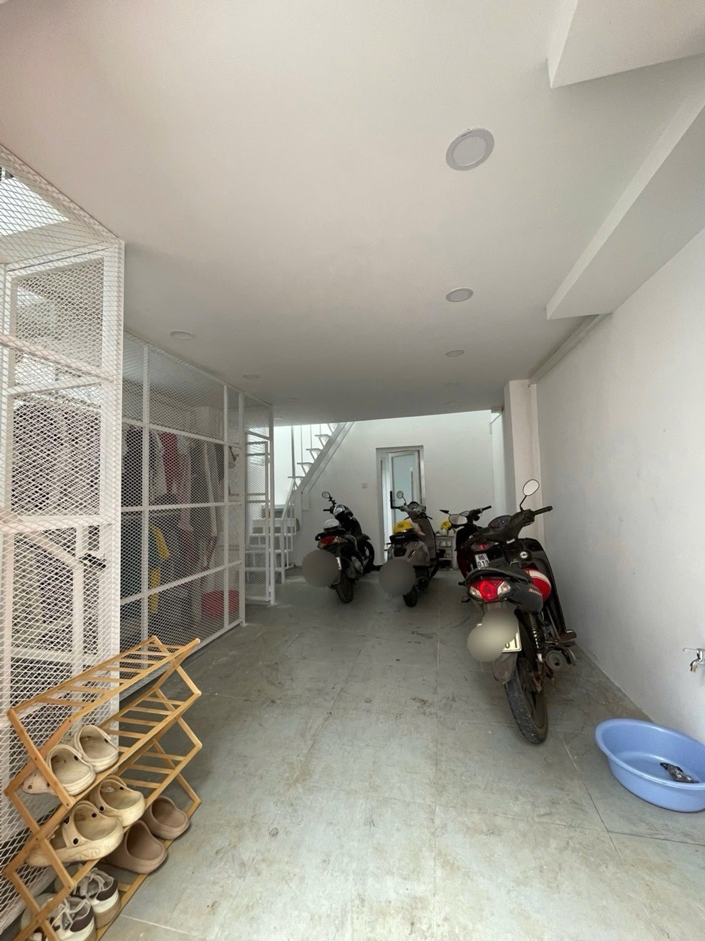 Nhà lô góc hiếm hoi tại Trần Xuân Soạn, Quận 7