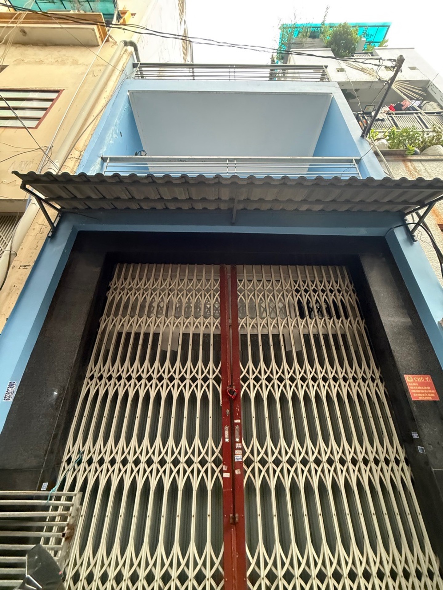 Nhà 2 tầng tiện nghi sát chợ Ông Hoàng, Tân Bình