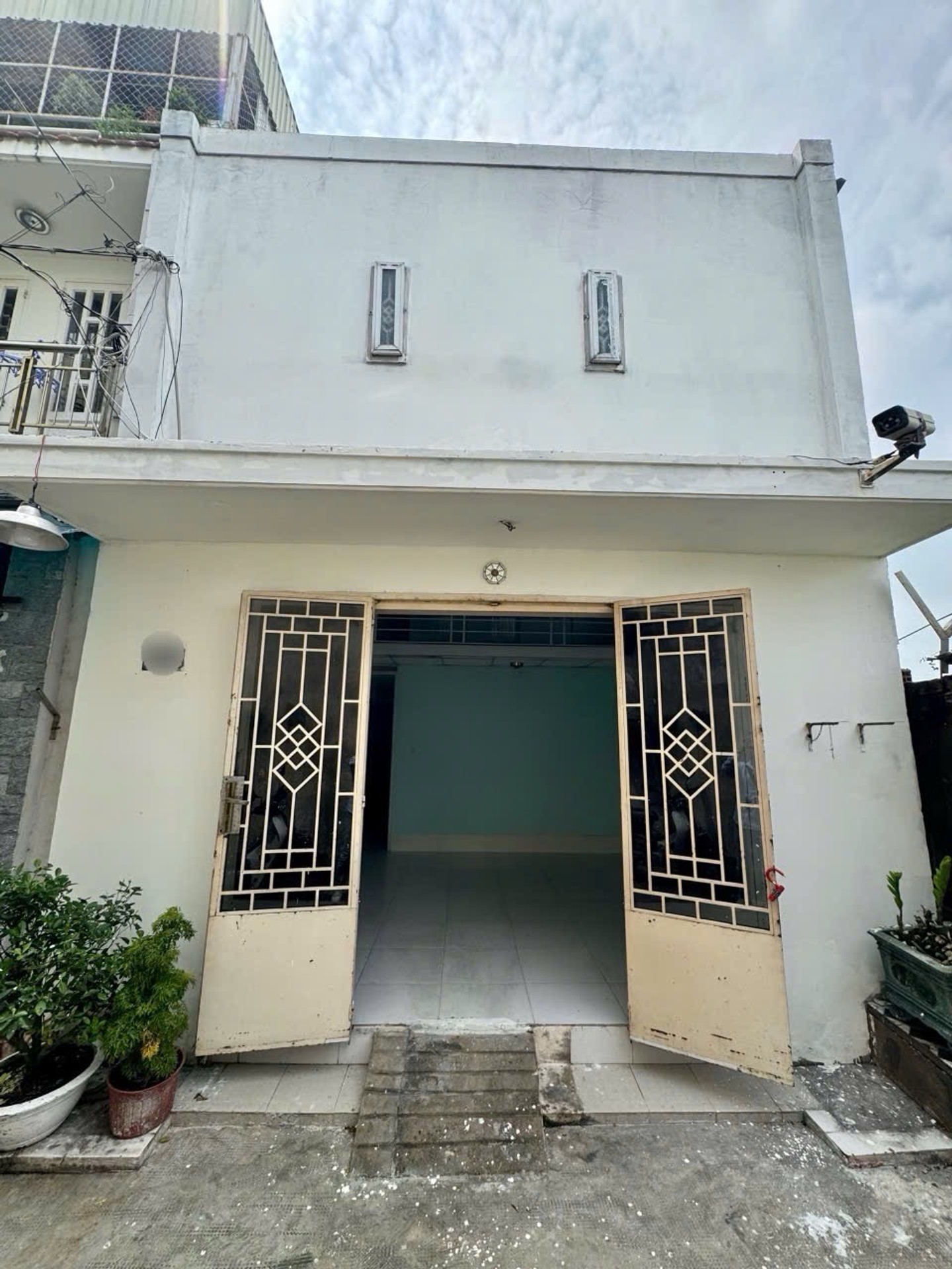 Nhà đẹp trung tâm quận, hẻm yên tĩnh, giá hợp lý