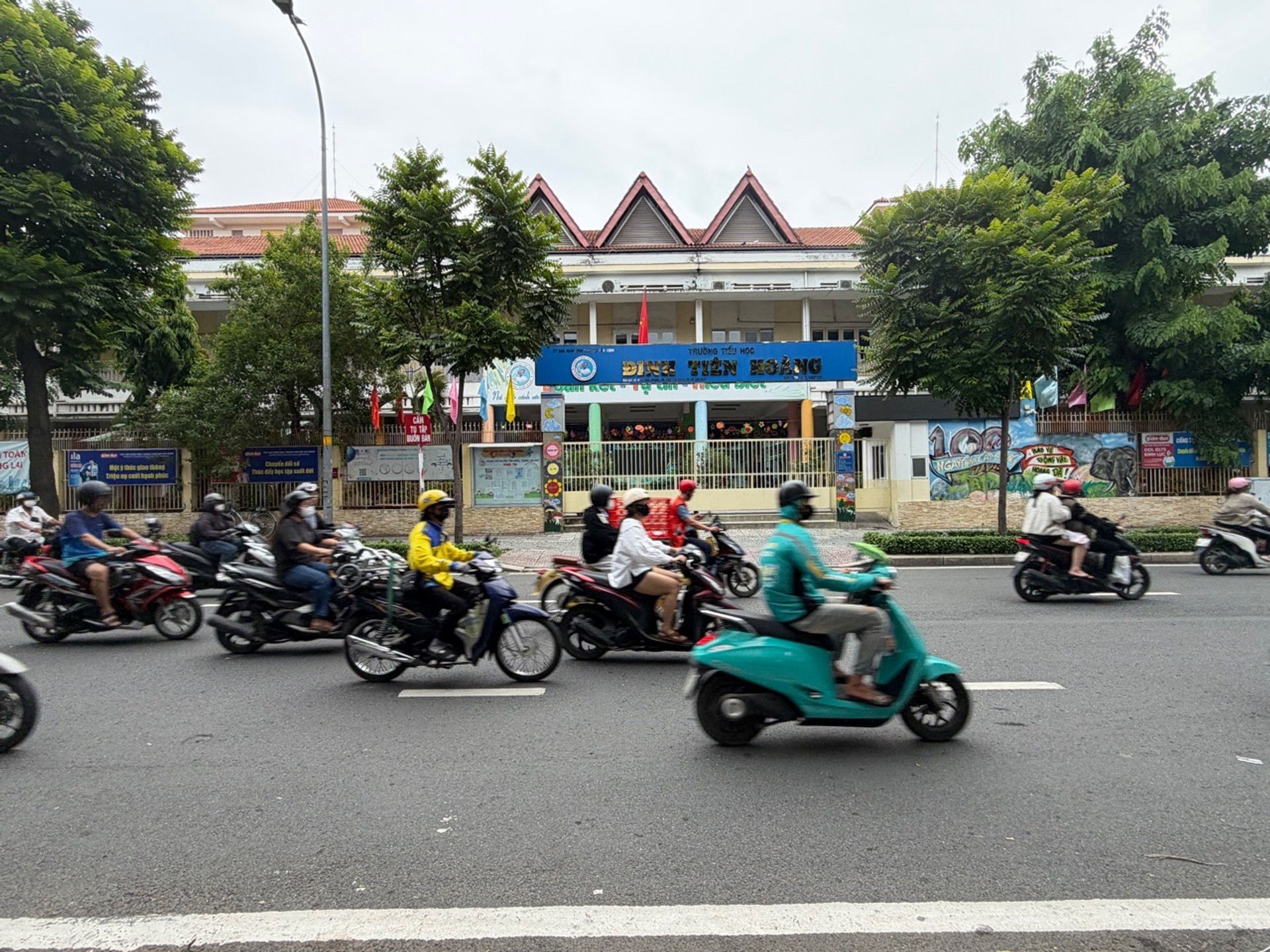 Nhà 3 lầu, 52m2, gần mặt tiền Đinh Tiên Hoàng, Q1. Khu vực trung tâm, KD buôn bán sầm uất