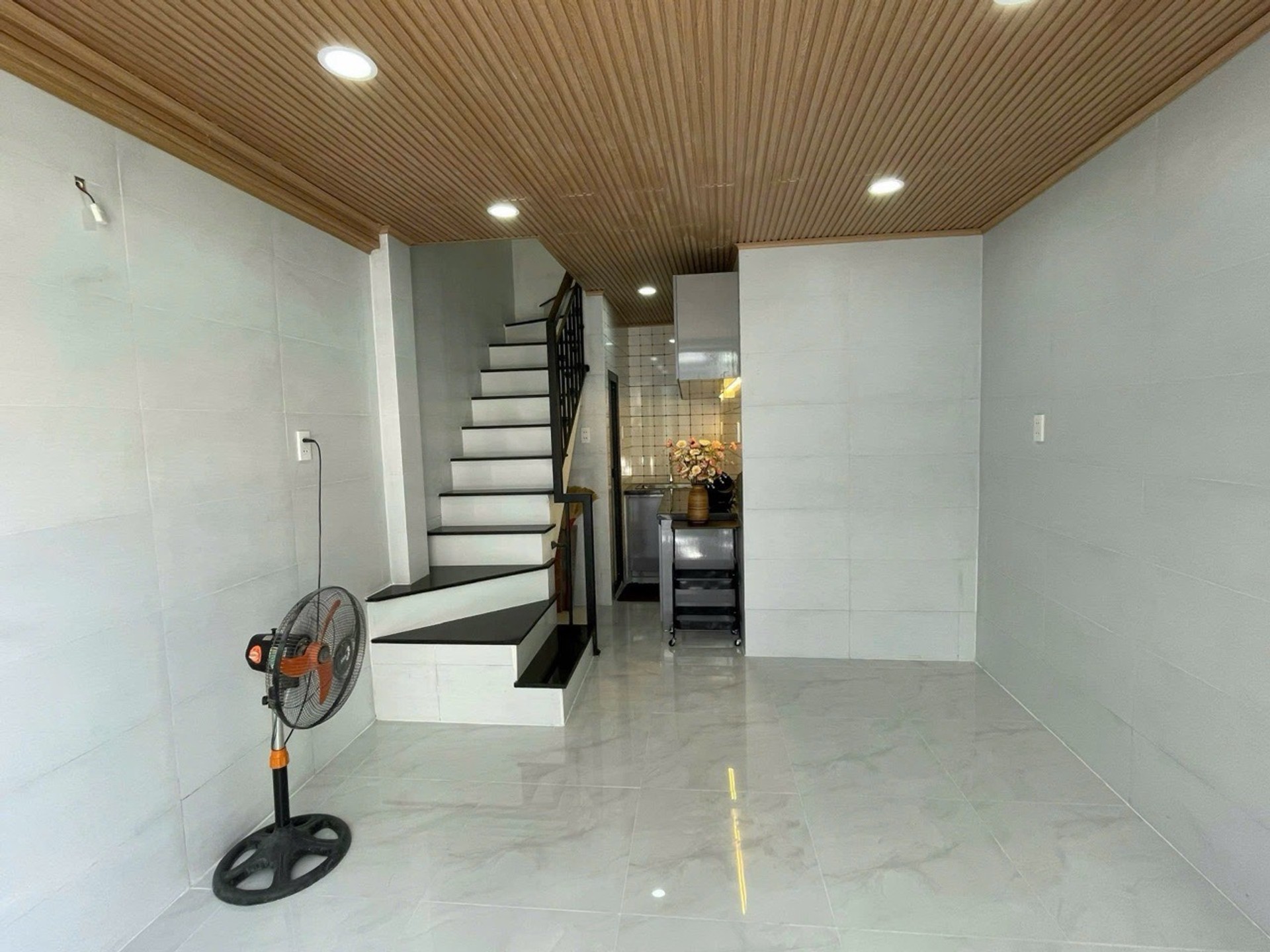 Bán nhà chính chủ mặt tiền kinh doanh gần chợ bà chiểu