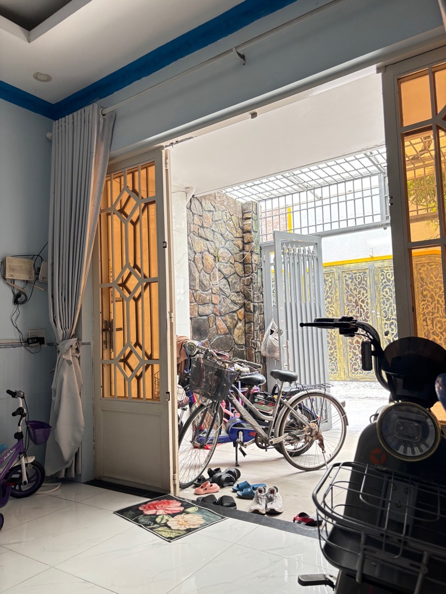 Nhà 2 tầng hẻm xe hơi, sổ vuông, yên tĩnh