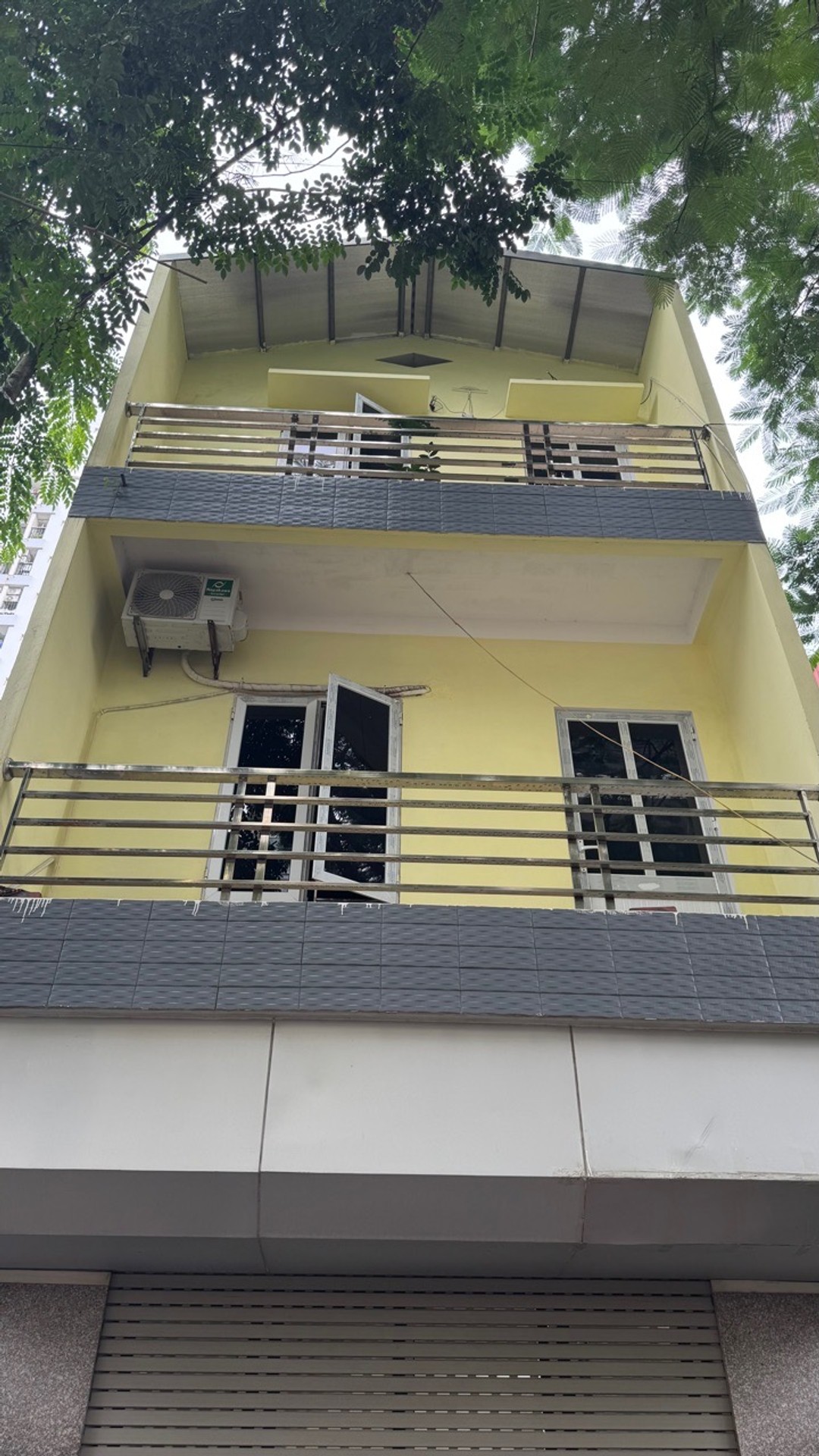 Bán nhà riêng 3 tầng khu Tái định cư Thạch Bàn, diện tích 44m2, mặt tiền 4.3m, giá 16.5 tỷ