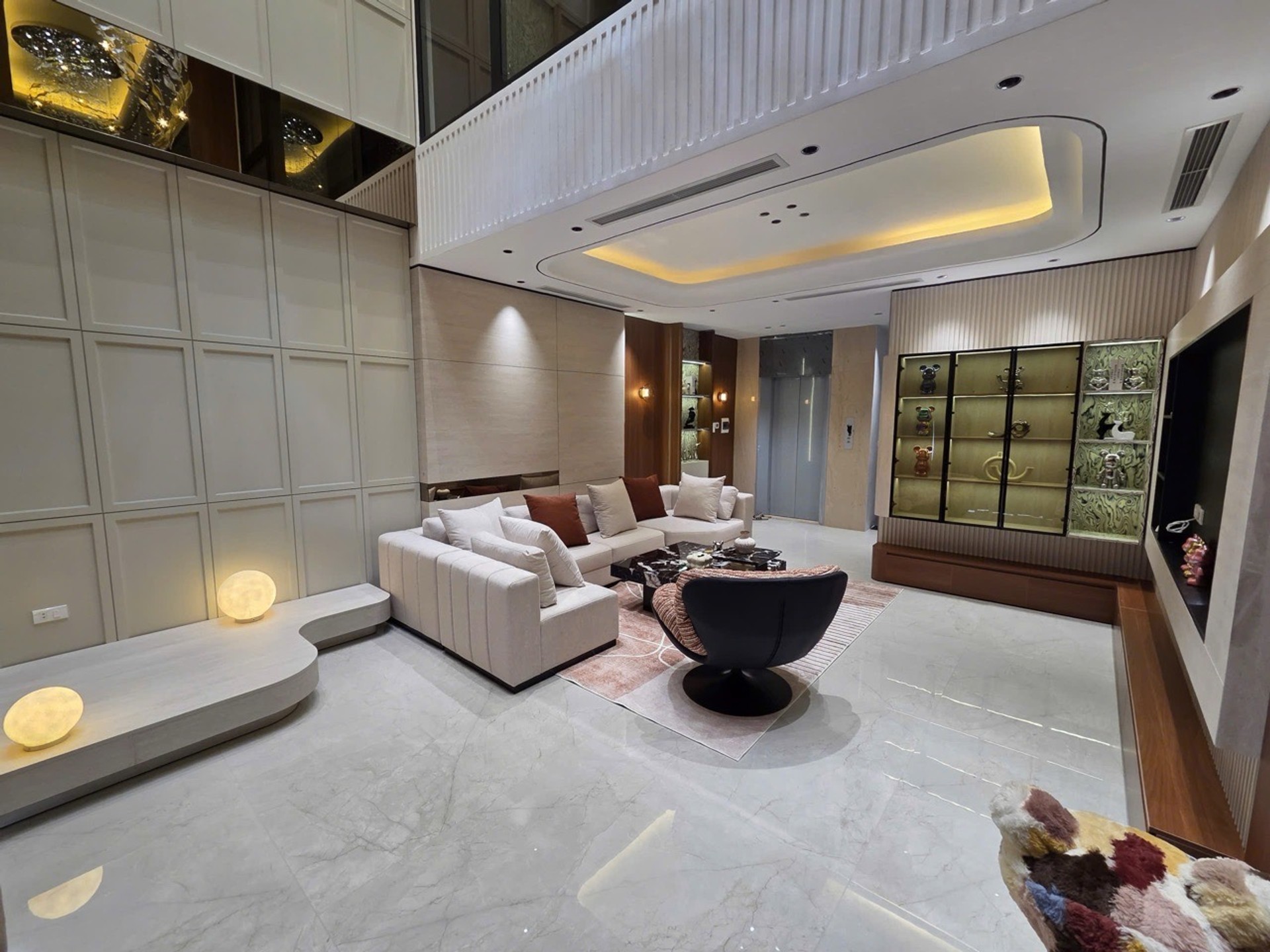 Bán nhà riêng lô góc 7 tầng có thang máy, Ngọc Thụy, view hồ, ô tô vào nhà