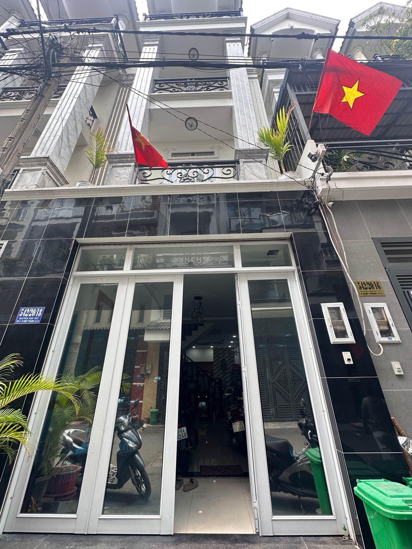Cơ hội hiếm: Nhà mặt tiền nội bộ Nguyễn Ảnh Thủ, 5 tầng giá tốt nên sở hữu ngay