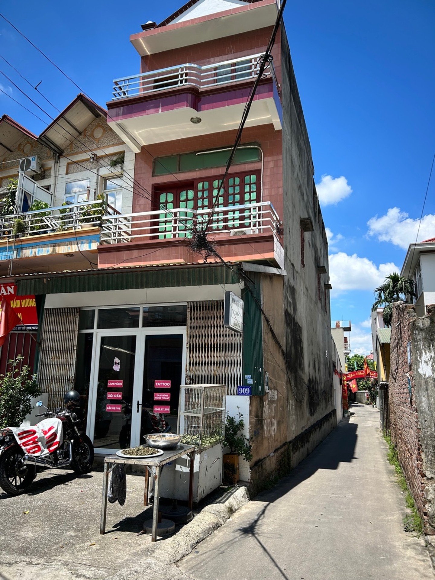 Bán nhà mặt phố Lê Lợi, Phường Dĩnh Kế, TP Bắc Giang, lô góc, 111m2, 3 tầng