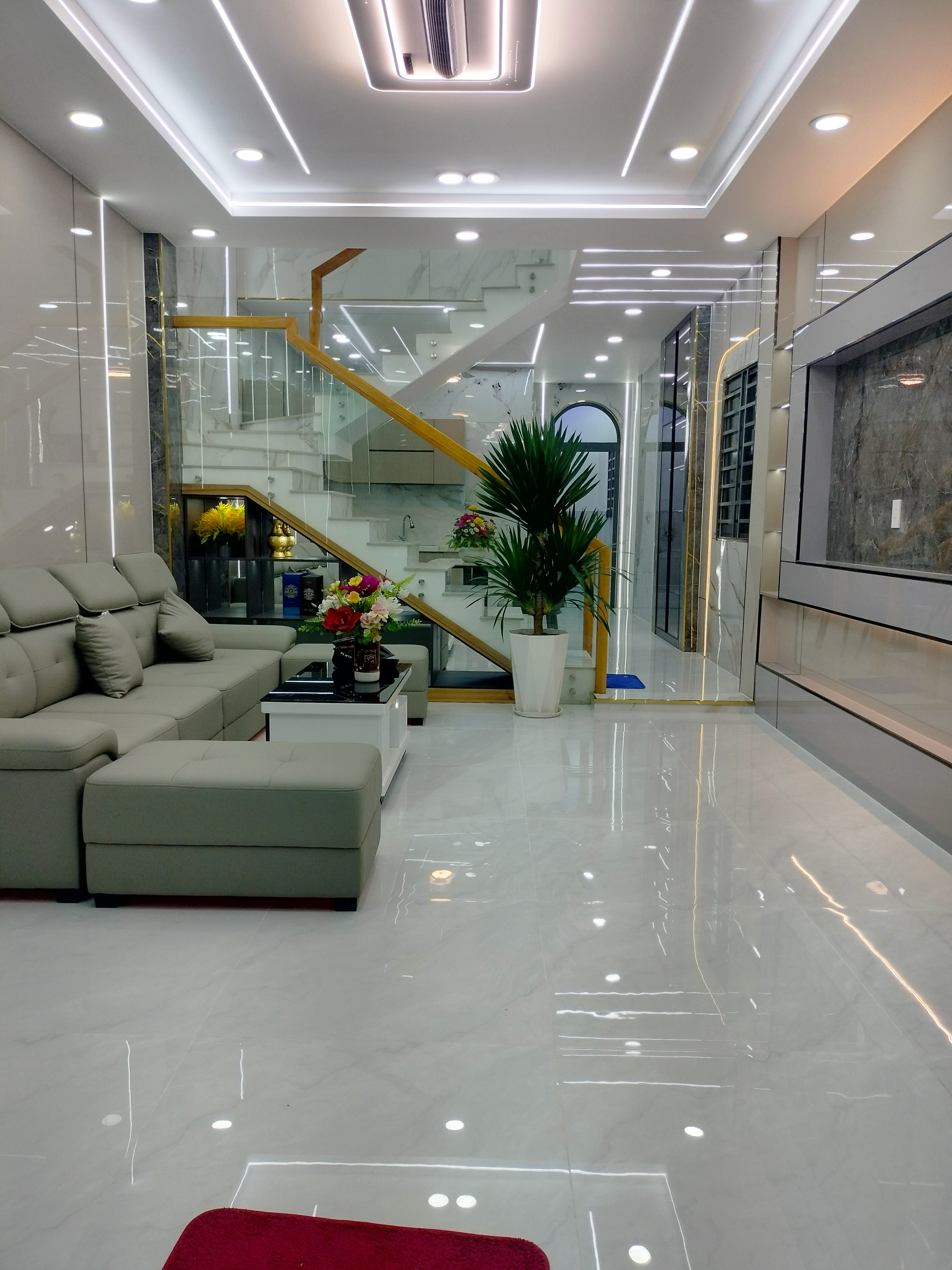 NHÀ SHR 3TẦNG TRẦN THỊ HÈ -TÂN THỚI HIỆP -NGAY HIỆP THÀNH CITY
VỊ TRÍ ĐẸP. GÓC THÔNG XE TẢI.