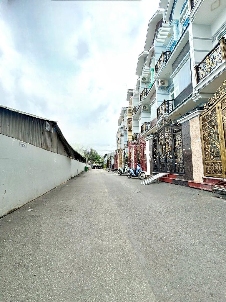 Nhà 4 tầng 62m2, mặt phố An Dương Vương, Quận 8 giảm 300 triệu