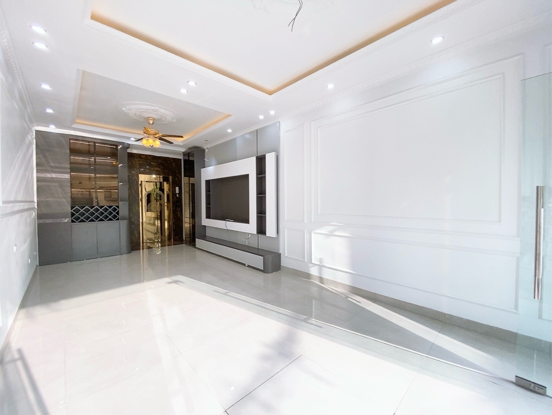 Nhà 5 tầng mới full đồ, ô tô vào nhà tại Hà Đông
