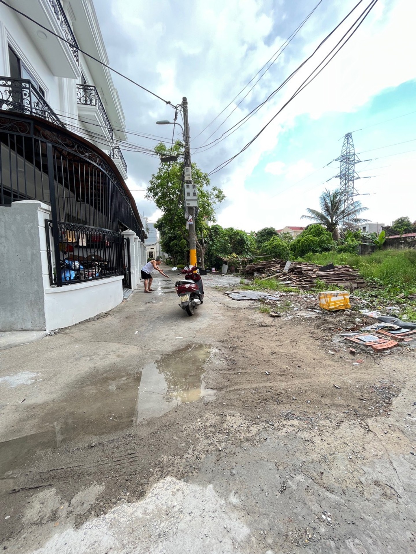 Đất trung tâm chợ Nguyễn Trung Thành tiện nghi, mặt tiền rộng ô tô vào nhà