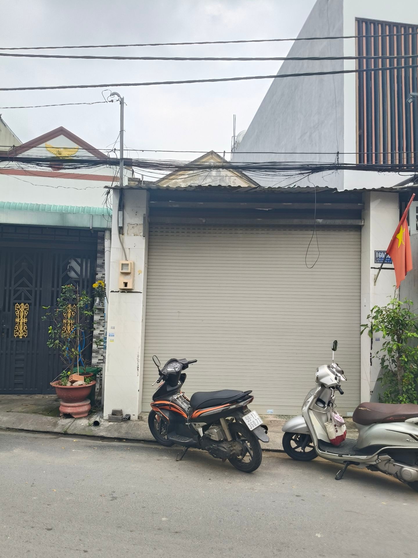 Bán nhà riêng 2 tầng mặt tiền hẻm 12m phường TCH, Quận 12, diện tích 80m²