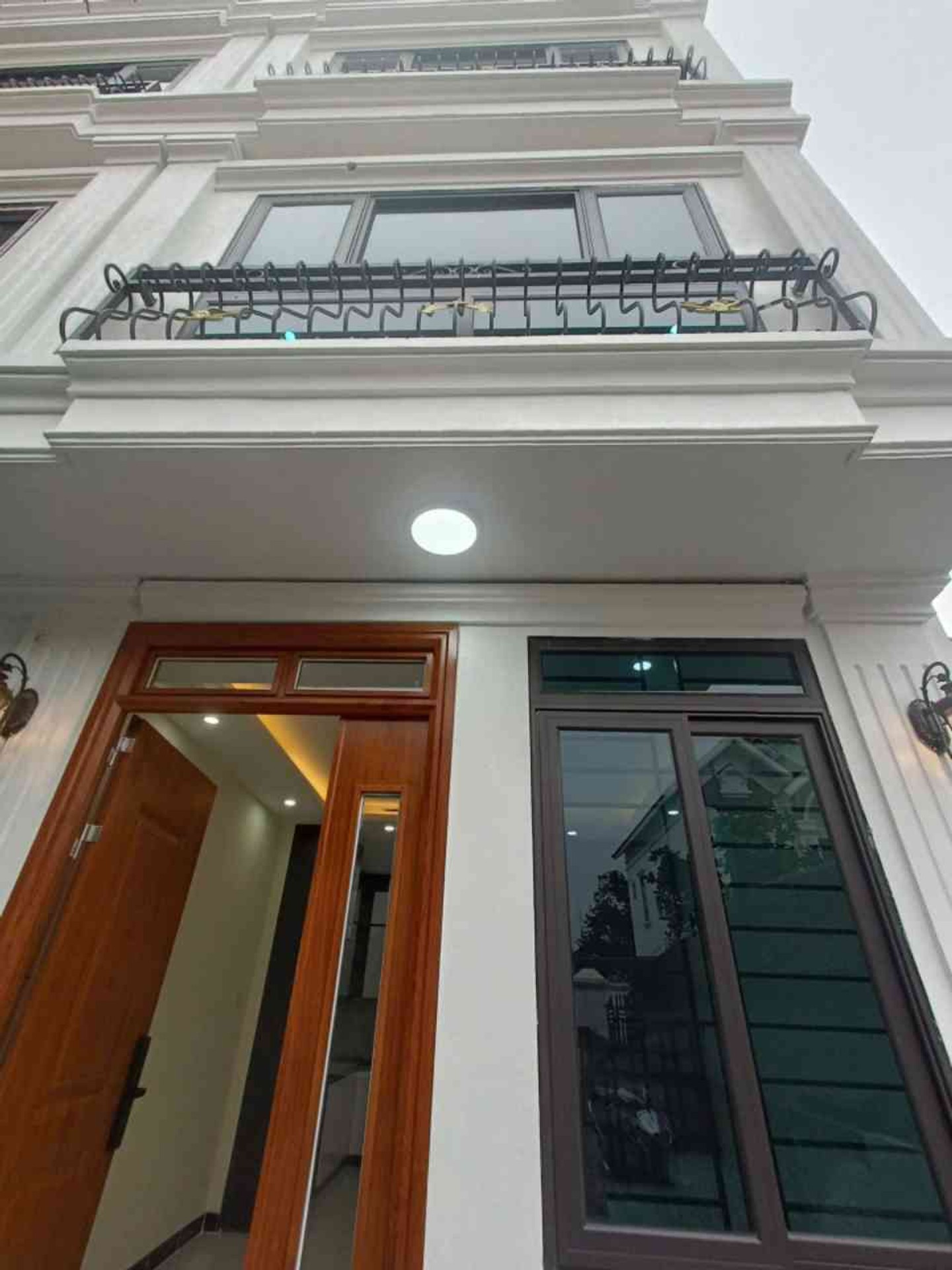Bán nhà riêng 4 tầng, 2 phòng ngủ, 3 nhà vệ sinh tại khu LK2 hướng Tây Nam