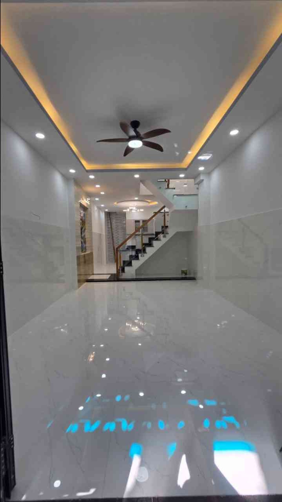 Nhà đẹp 2 tầng siêu tiện lợi gần chợ Bình Long. LH 0936092232(0908394657) Dung nhà phố