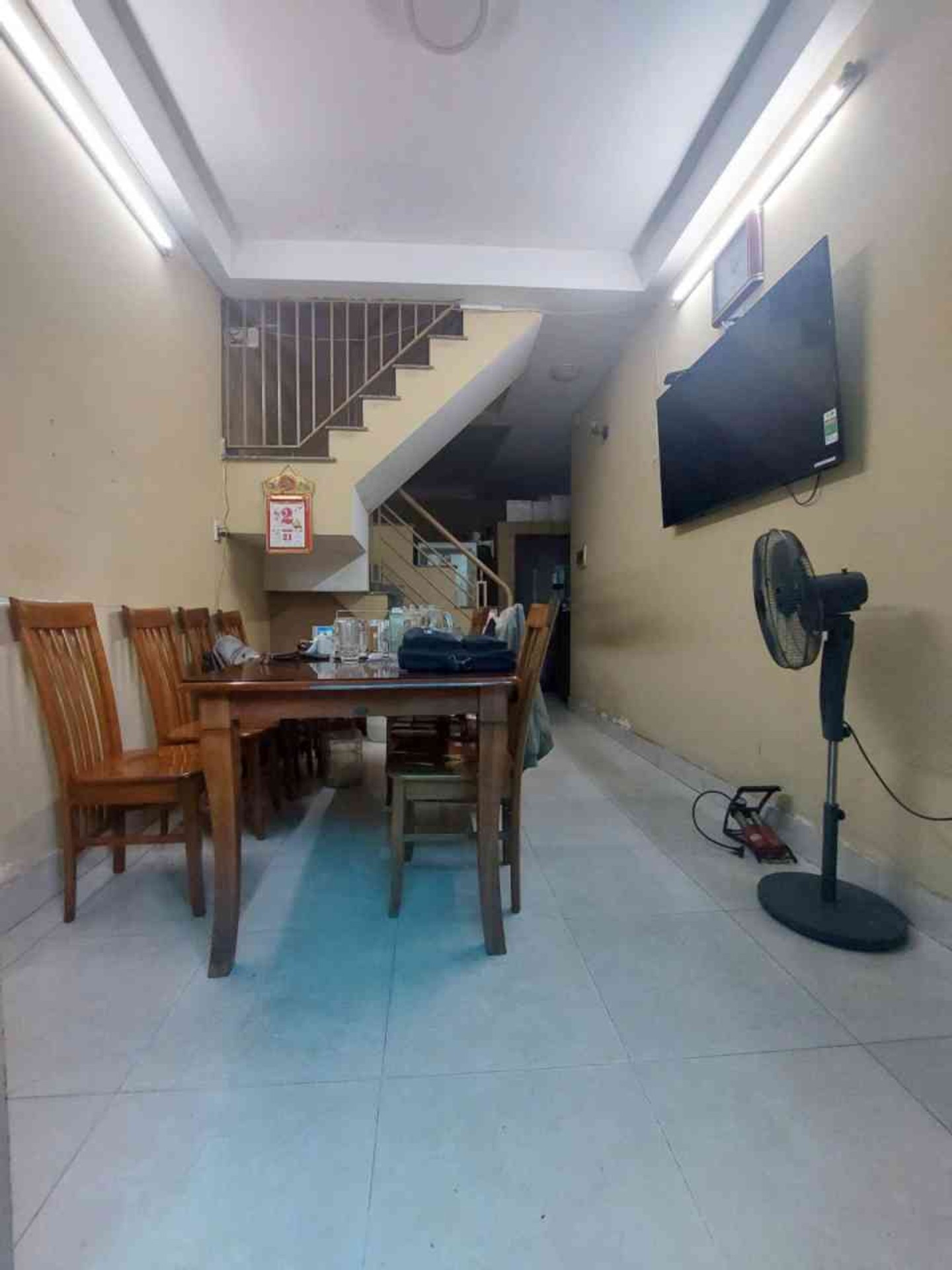 Nhà riêng 3 tầng - nở hậu, gần trung tâm Quận 1, diện tích 32.8 m²