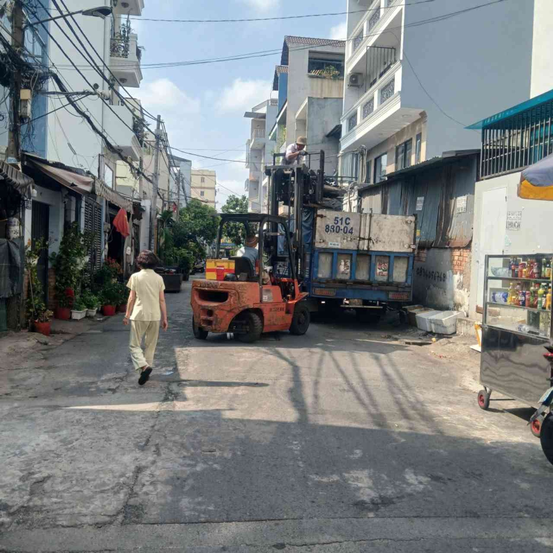 Nhà 6 tầng thang máy hiện đại tại Bình Tân