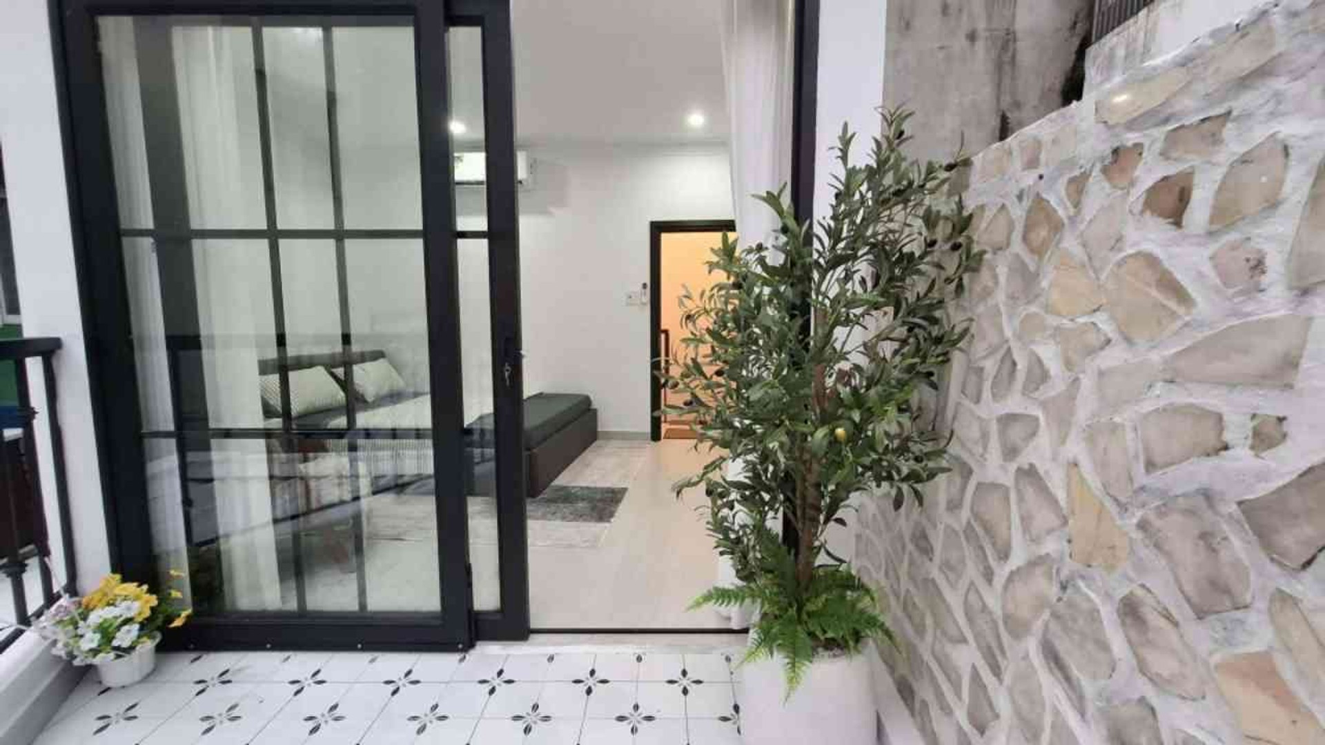 Nhà đẹp Quận 3,DT trên 30m2,2pn,pk,p bếp
Giá chỉ hơn 6T xíu