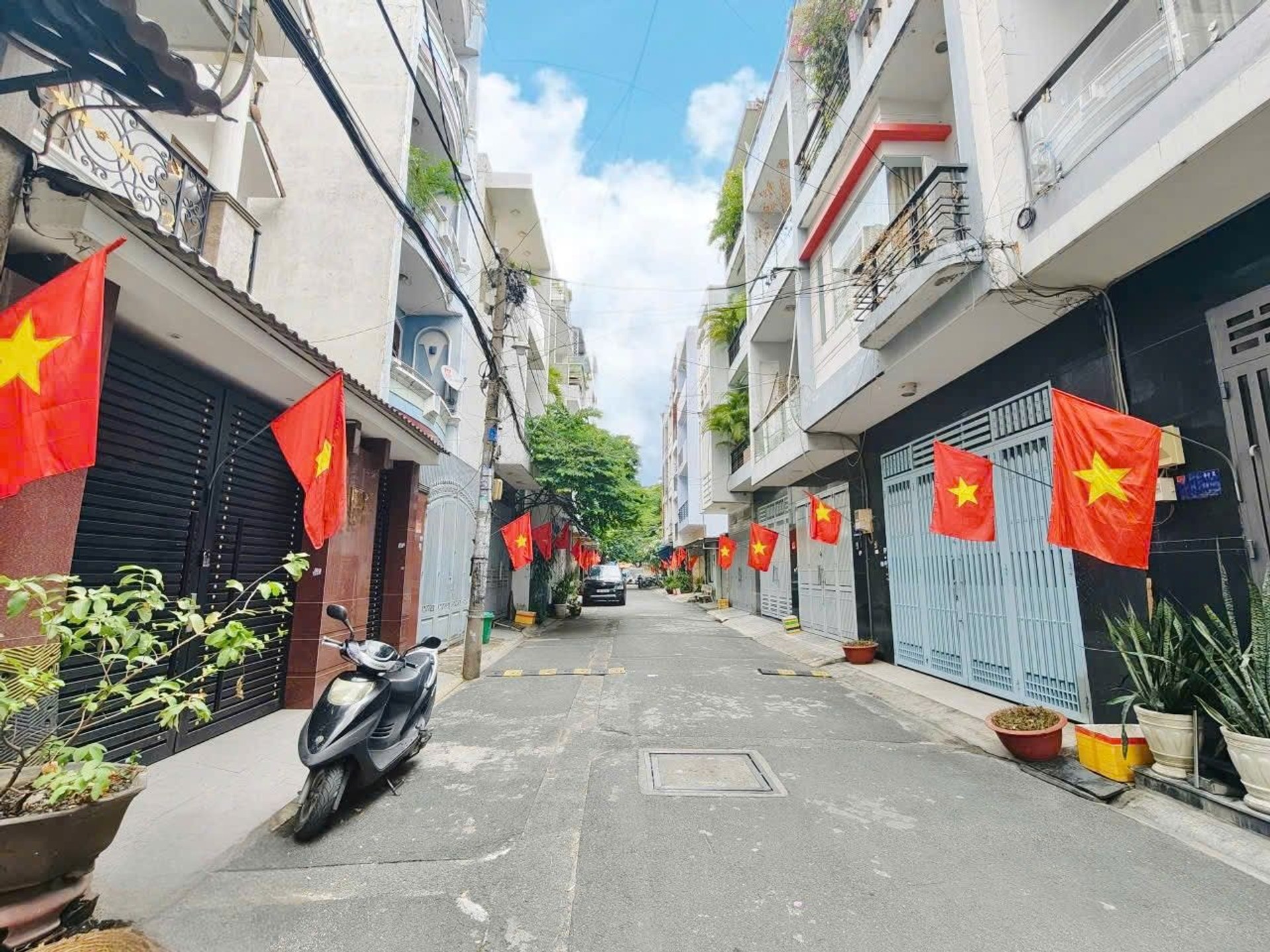 Bán nhà 4 tầng 6x16m tại khu dân trí cao quận Tân Phú
