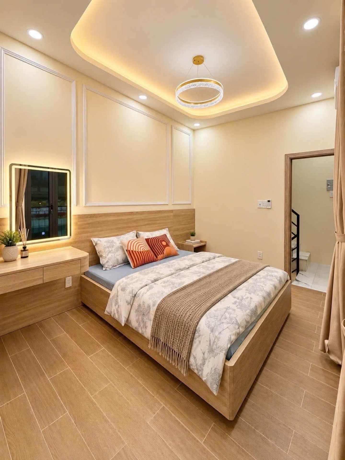 Bán nhà mới 4 tầng đường Bùi Thị Xuân trung tâm Q. Tân Bình giá 4,95 tỷ