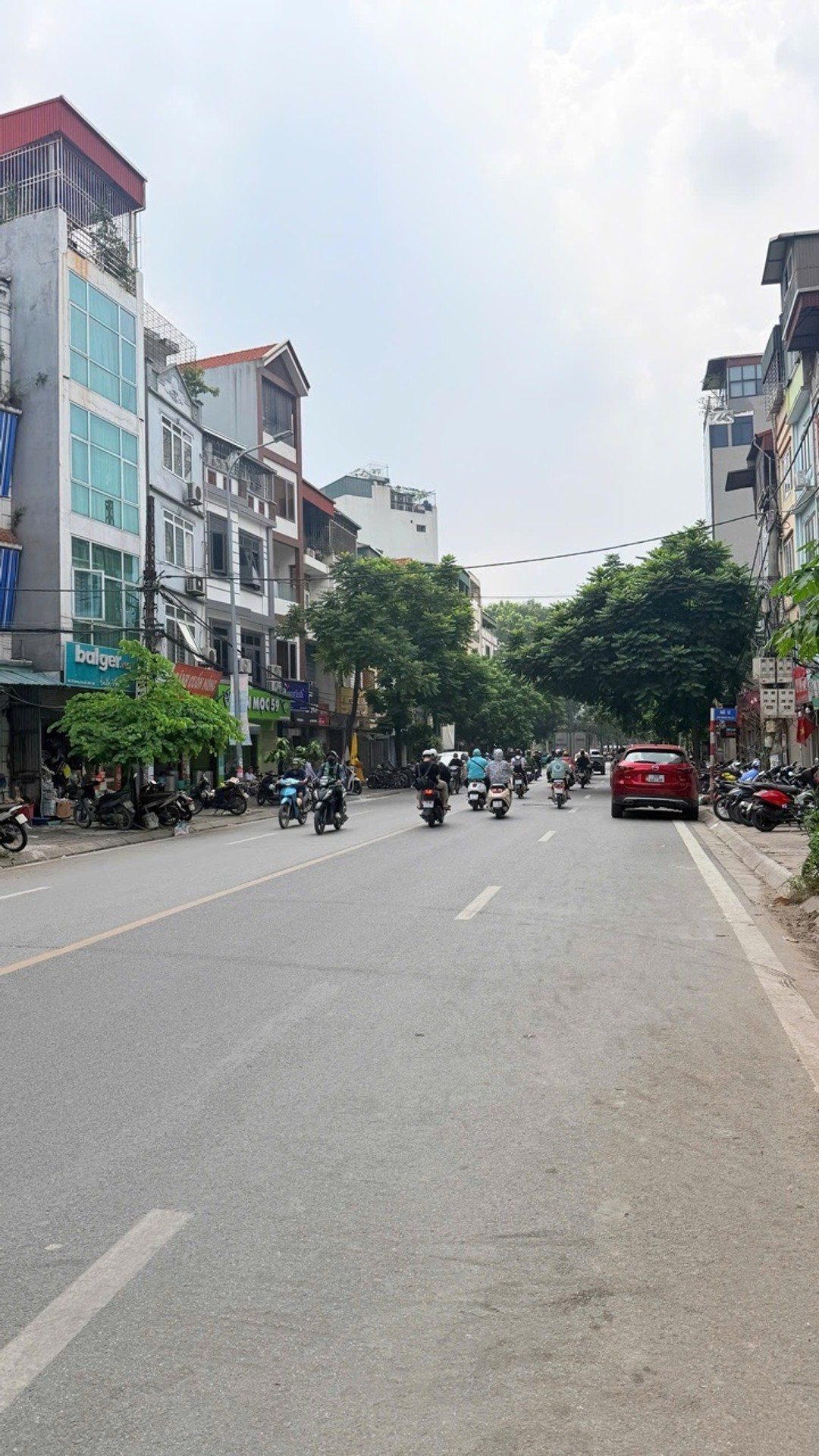 Nhà mặt phố lô góc Dương Văn Bé, thang máy, mặt tiền rộng, vỉa hè đẹp, kinh doanh siêu đỉnh