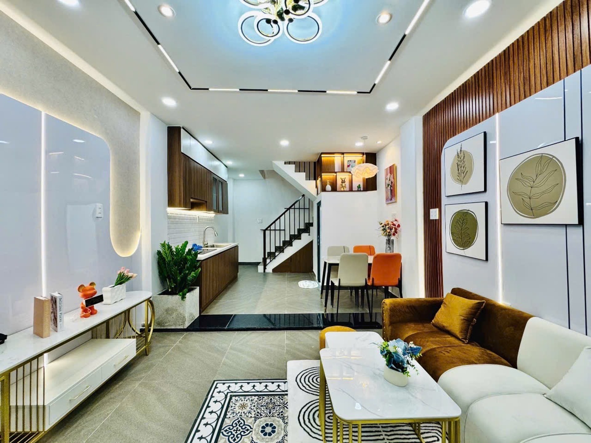 Nhà đẹp - Hẻm xe hơi - Lê Văn Duyệt- 3 tầng mặt hẻm rộng, kinh doanh cực đỉnh