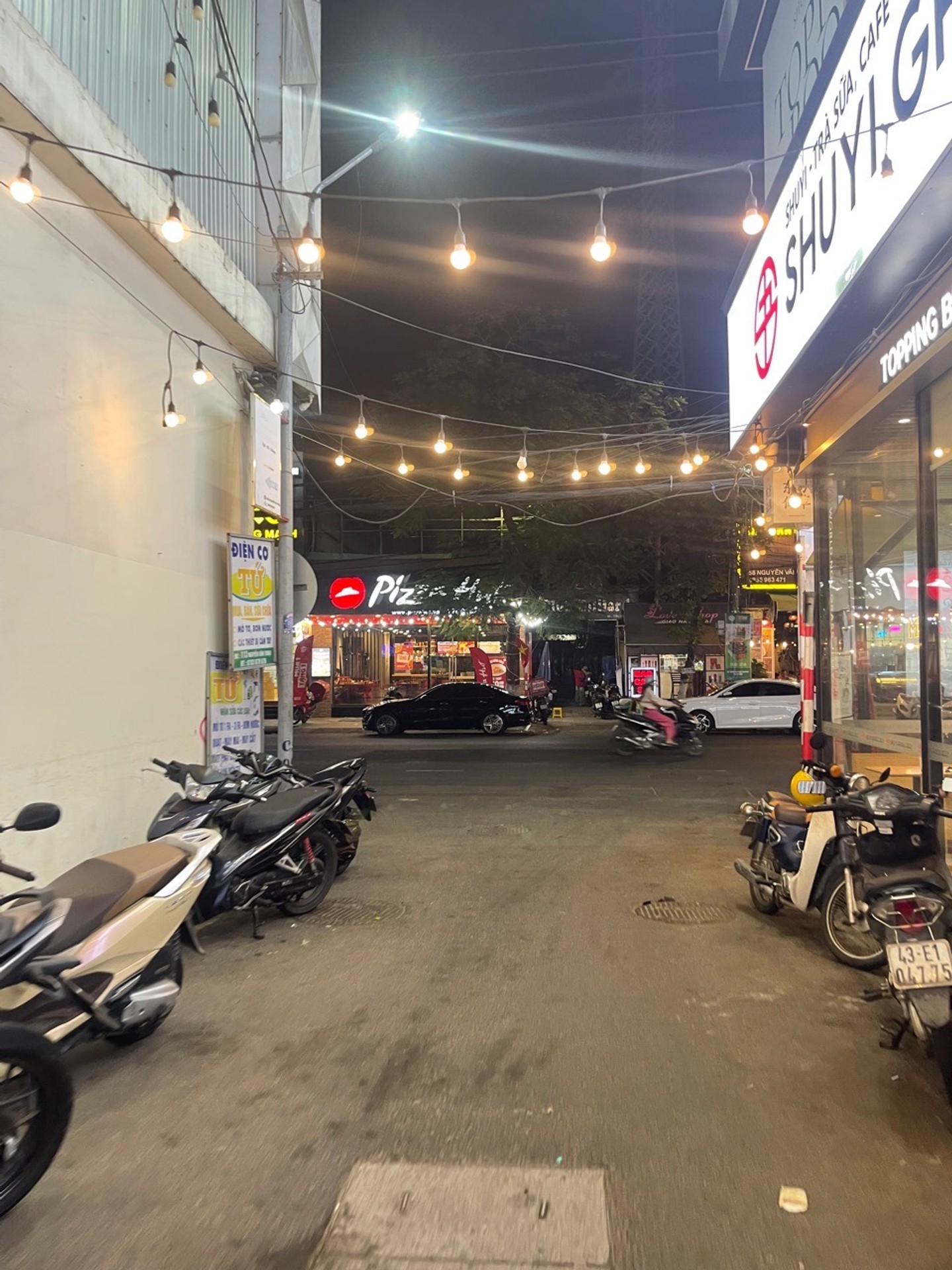 CHỦ BÁN ĐẤT TẶNG 8 CĂN NHÀ 3 TẦNG + Cấp 4 RIÊNG BIỆT – DÒNG TIỀN CHO THUÊ.
🏓 Tổng diện tích: 216m²