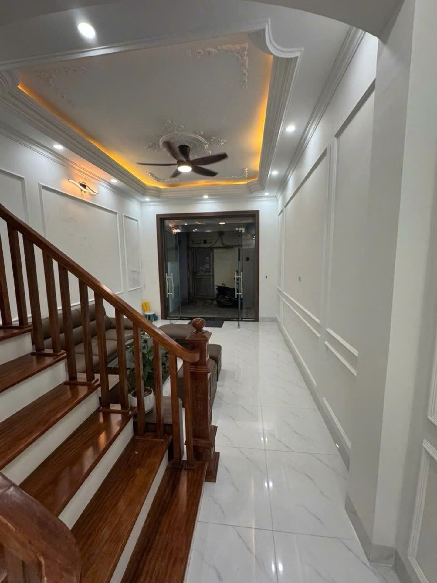 Nhà Hiện Đại Trung Tâm Cầu Giấy, Hai Mặt Ngõ Thoáng Đẹp
