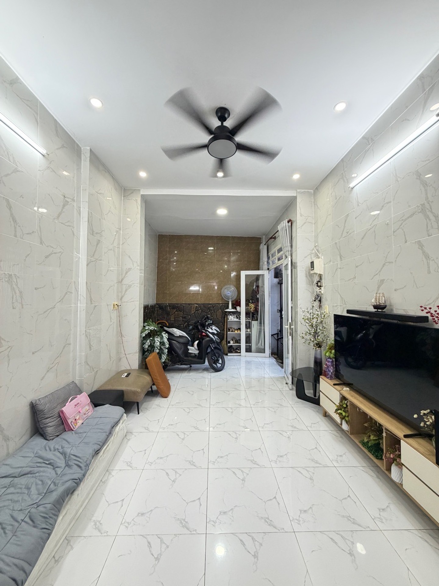 Chỉ 6.T.Ỷ nhỉnh xíu Phan Văn Trị, 4WC 4PN
Thuận tiện đi Q1, PN,GV,TD