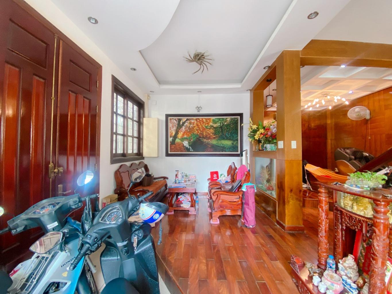 Bán nhà riêng Quận 10, gần Nhà hát Hòa Bình, căn góc 4 tầng 46m²