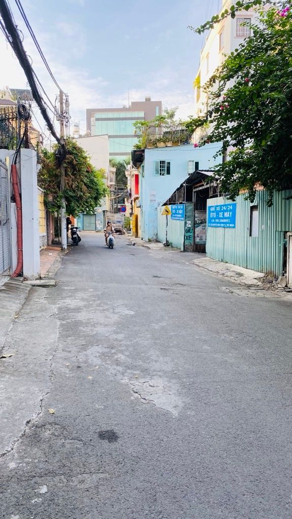 Nhà 100m2, rẻ nhất khu vực, mặt tiền KD, buôn bán tại Nguyễn Đình Chính, PN. Tiền năng tăng giácao