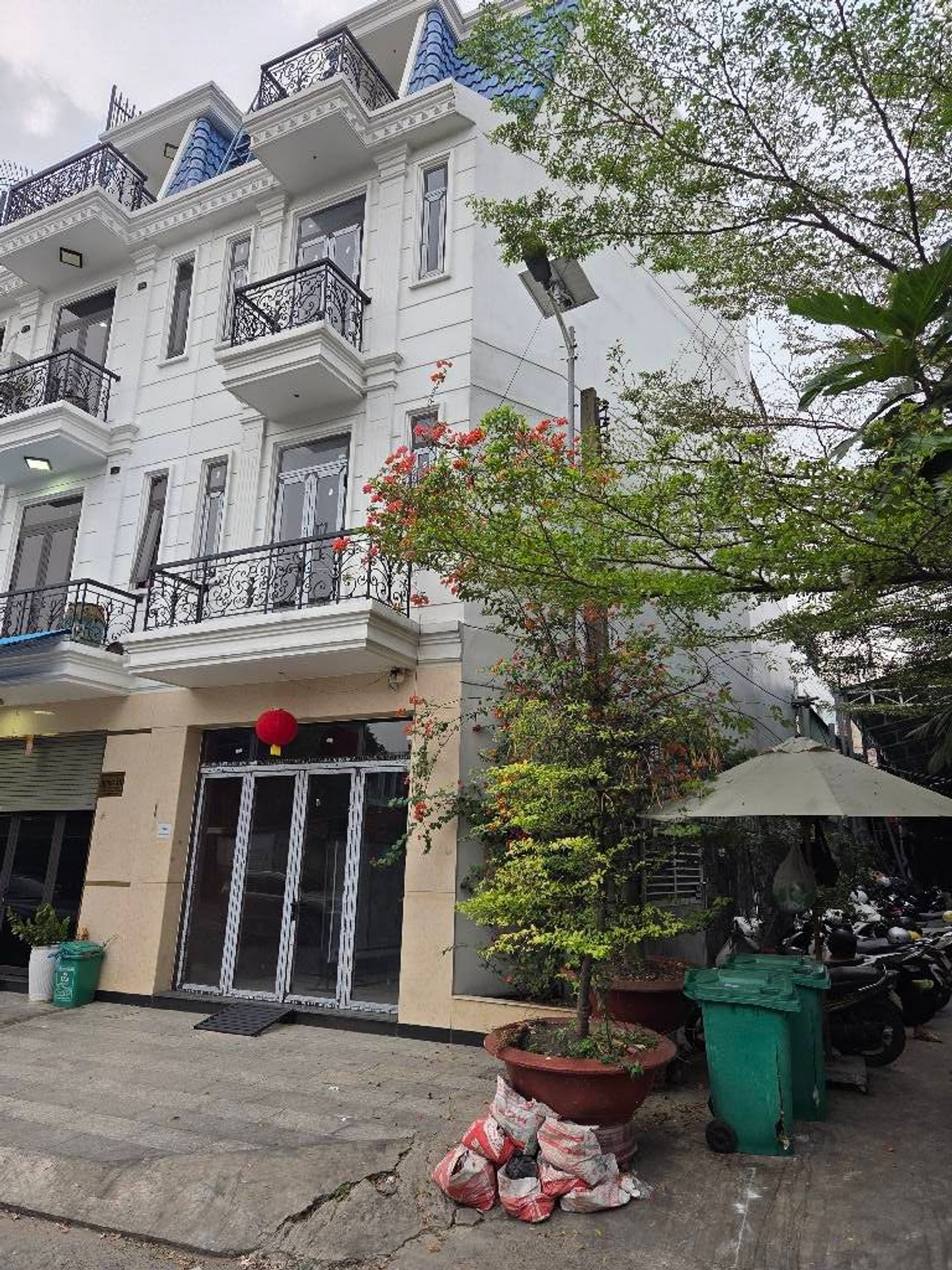 Nhà mặt phố 4 tầng lô góc, diện tích 73m2 tại Tân Phú