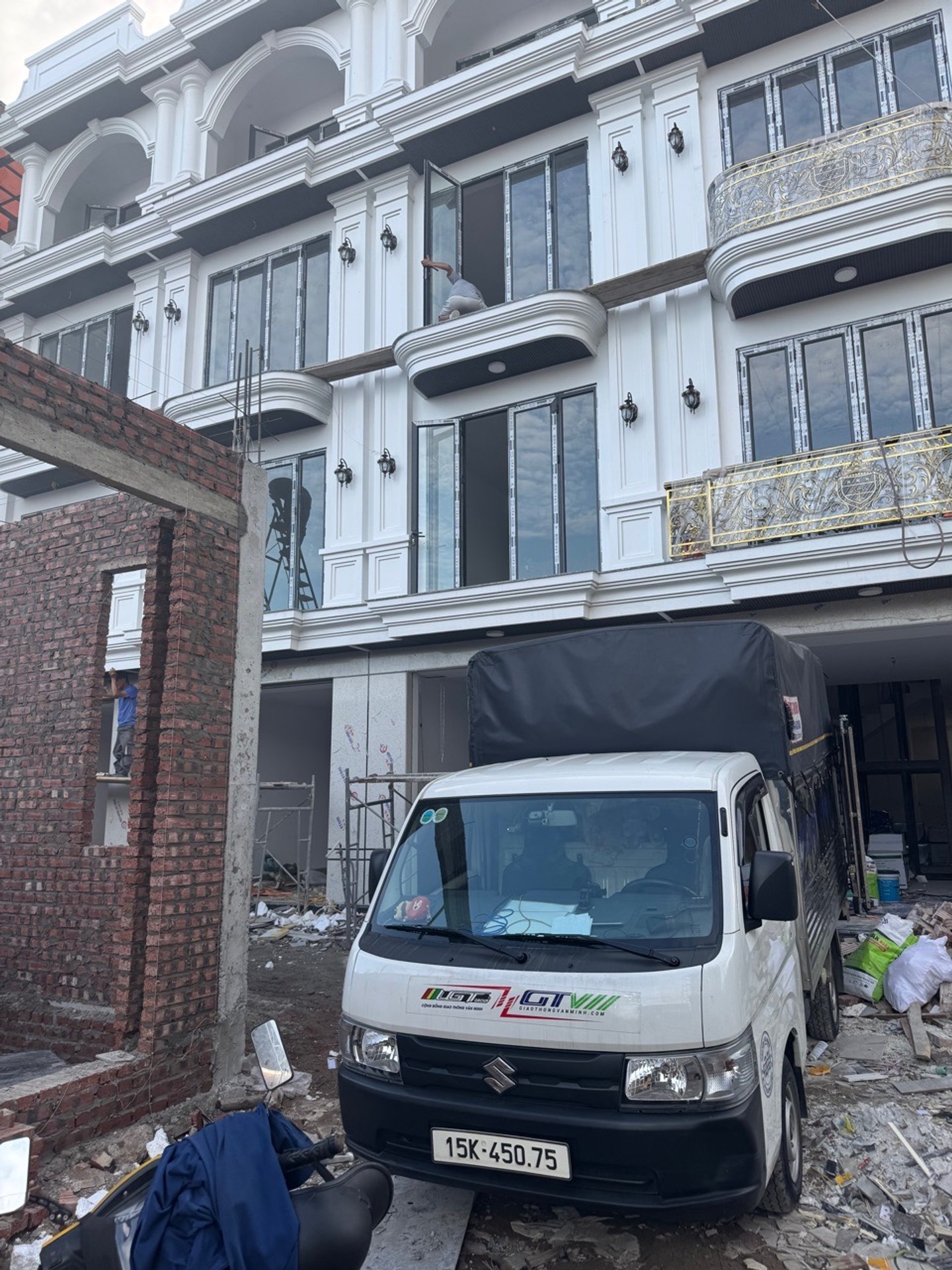 Nhà 4 tầng hiện đại gần khu tái định cư Hoa Quả với thiết kế tối ưu không gian sống
