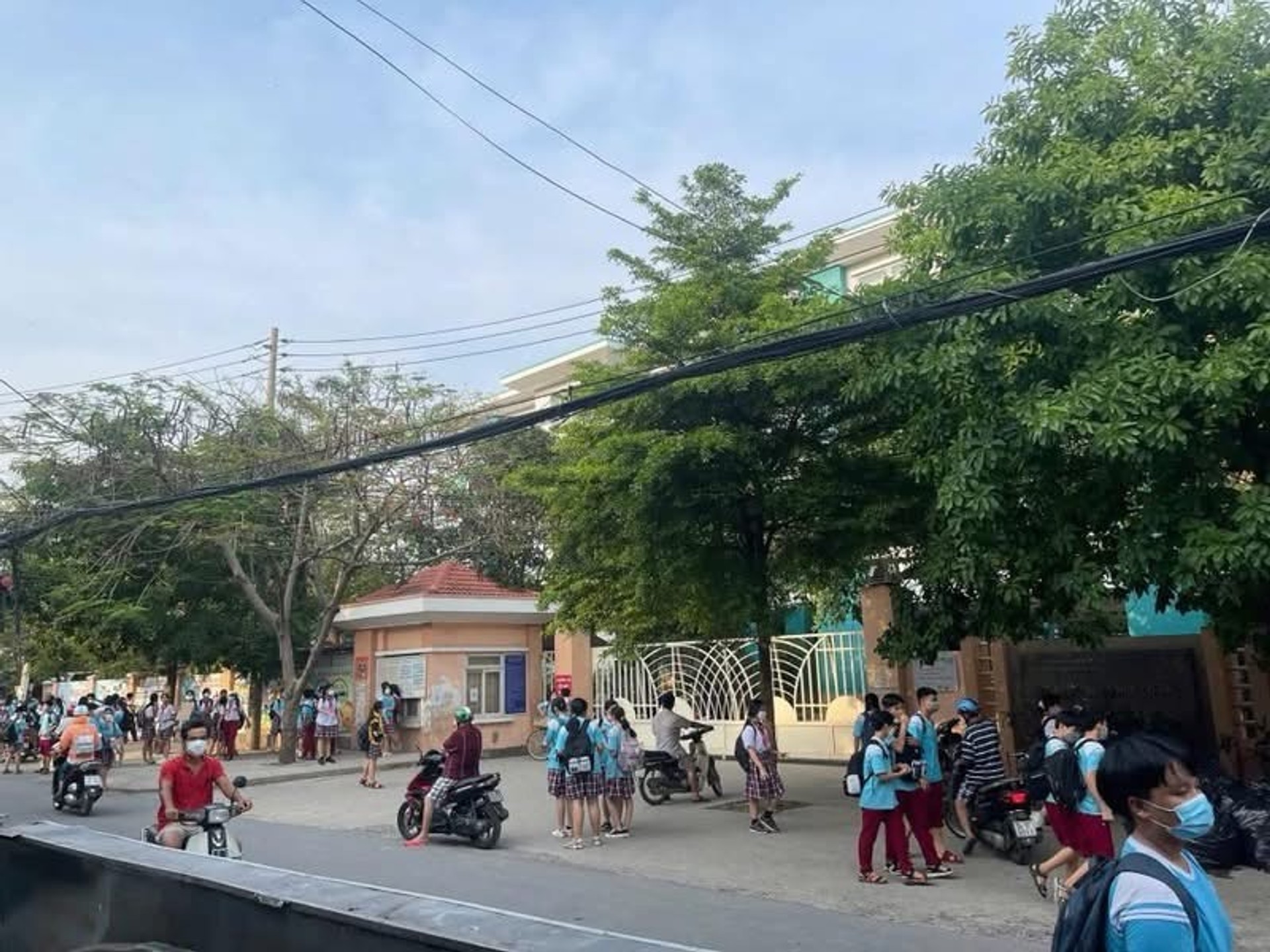 Nhà hot Gò Vấp, đối diện trường học - Kinh doanh tuyệt vời