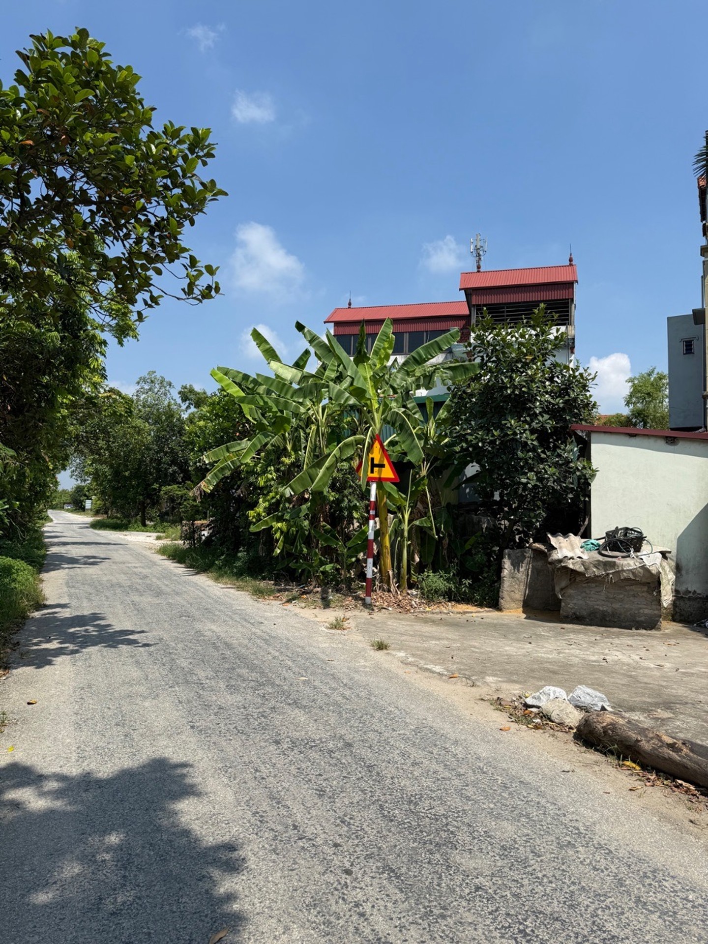 Ông chú cần tiền muốn bay mảnh đất