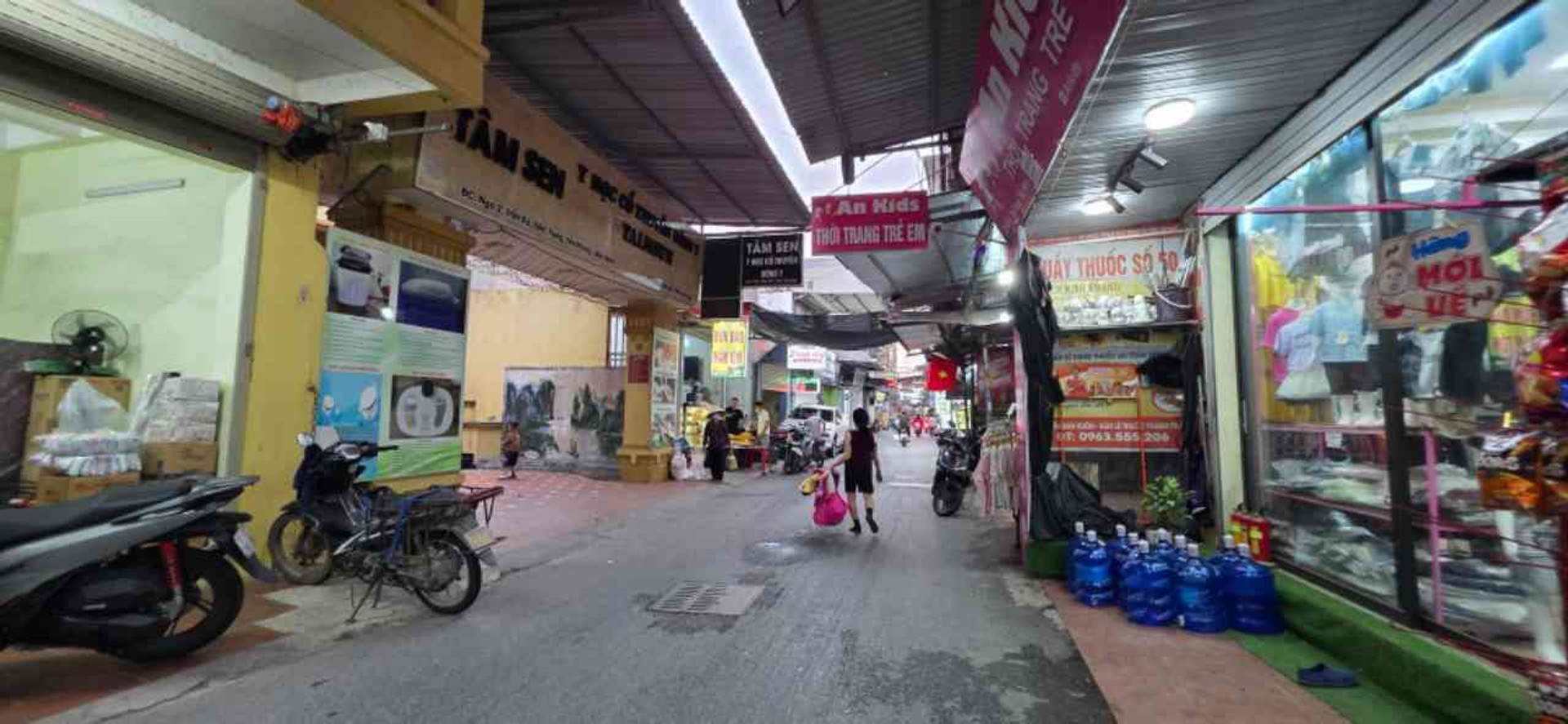 Nhà Kinh Doanh Đỉnh Đối Diện Samsung Yên Phong