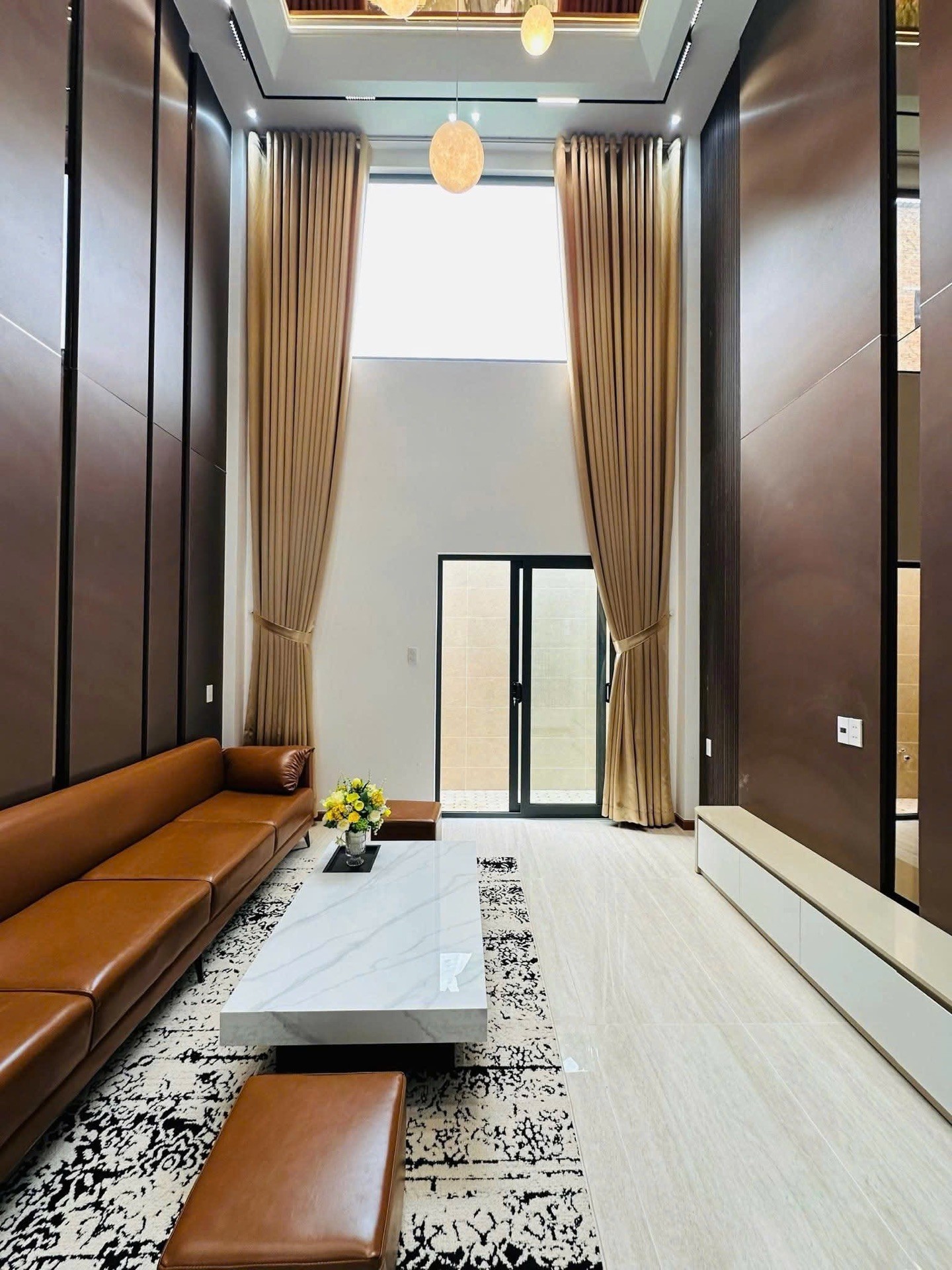 Giảm miết còn hơn 5 tỷ chốt nhà mới xây . Ngang 5.7 m _ hẻm xe hơi Thạnh Lộc 37
