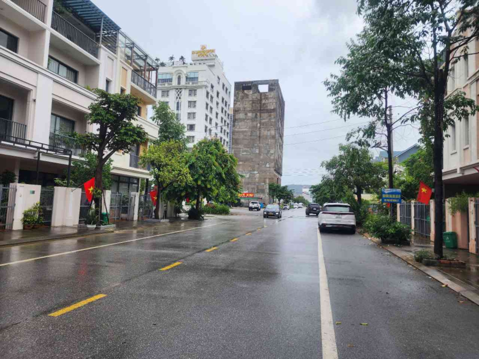 Biệt thự liền kề 4 tầng 90m2 tại GreenBay Village Hùng Thắng