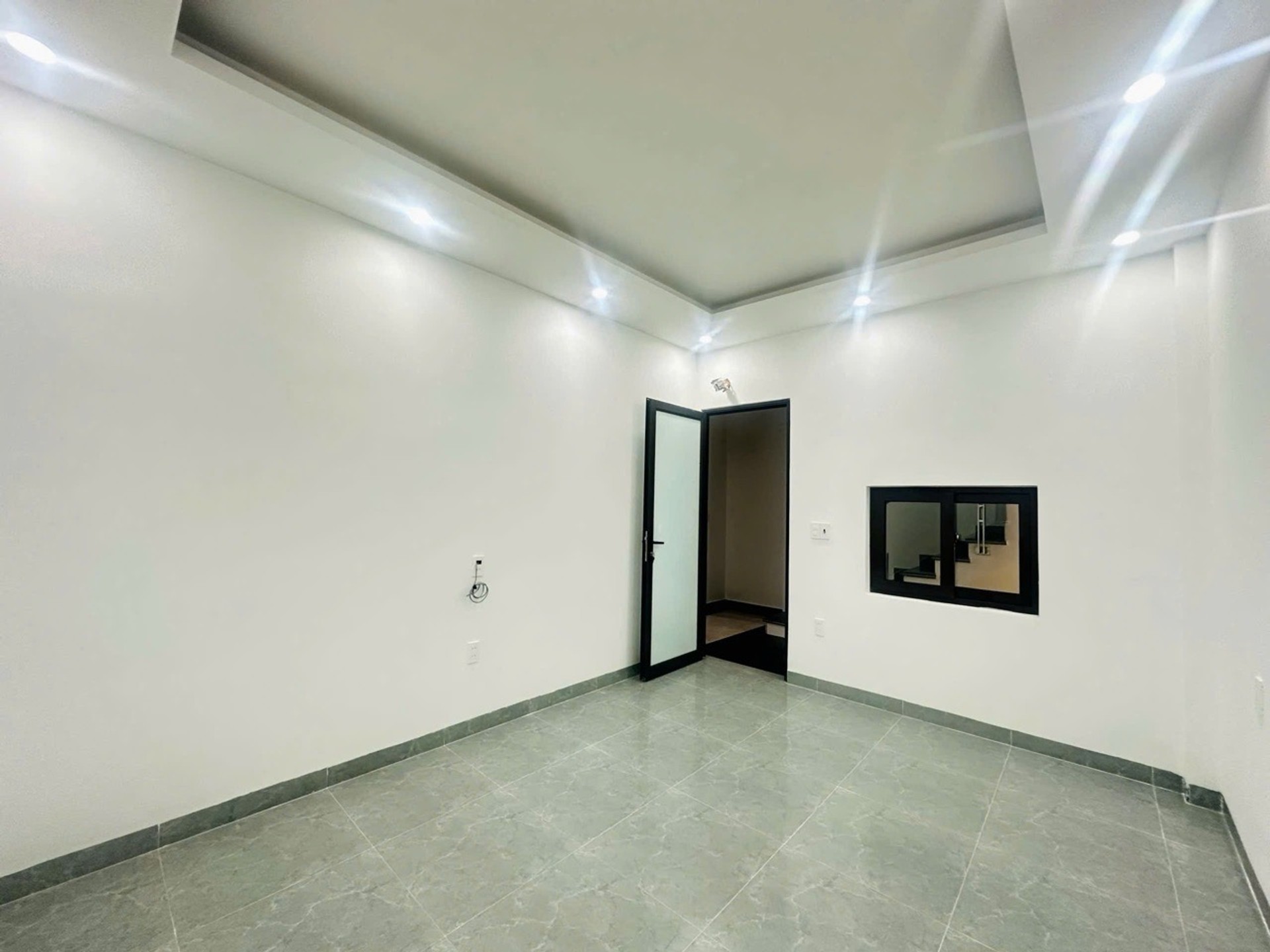 Nhà đẹp Trung Hành 4 tầng, tiện nghi đầy đủ, giá hợp lý ô tô đỗ cửa.