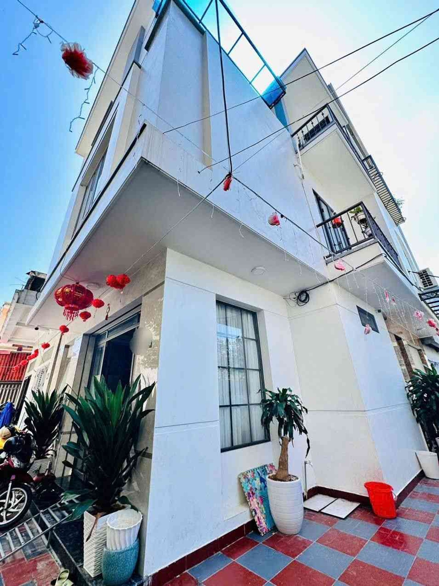 Nhà 3 tầng lô góc thoáng mát gần chợ hoa Lũng Bắc, thiết kế độc lập tiện nghi