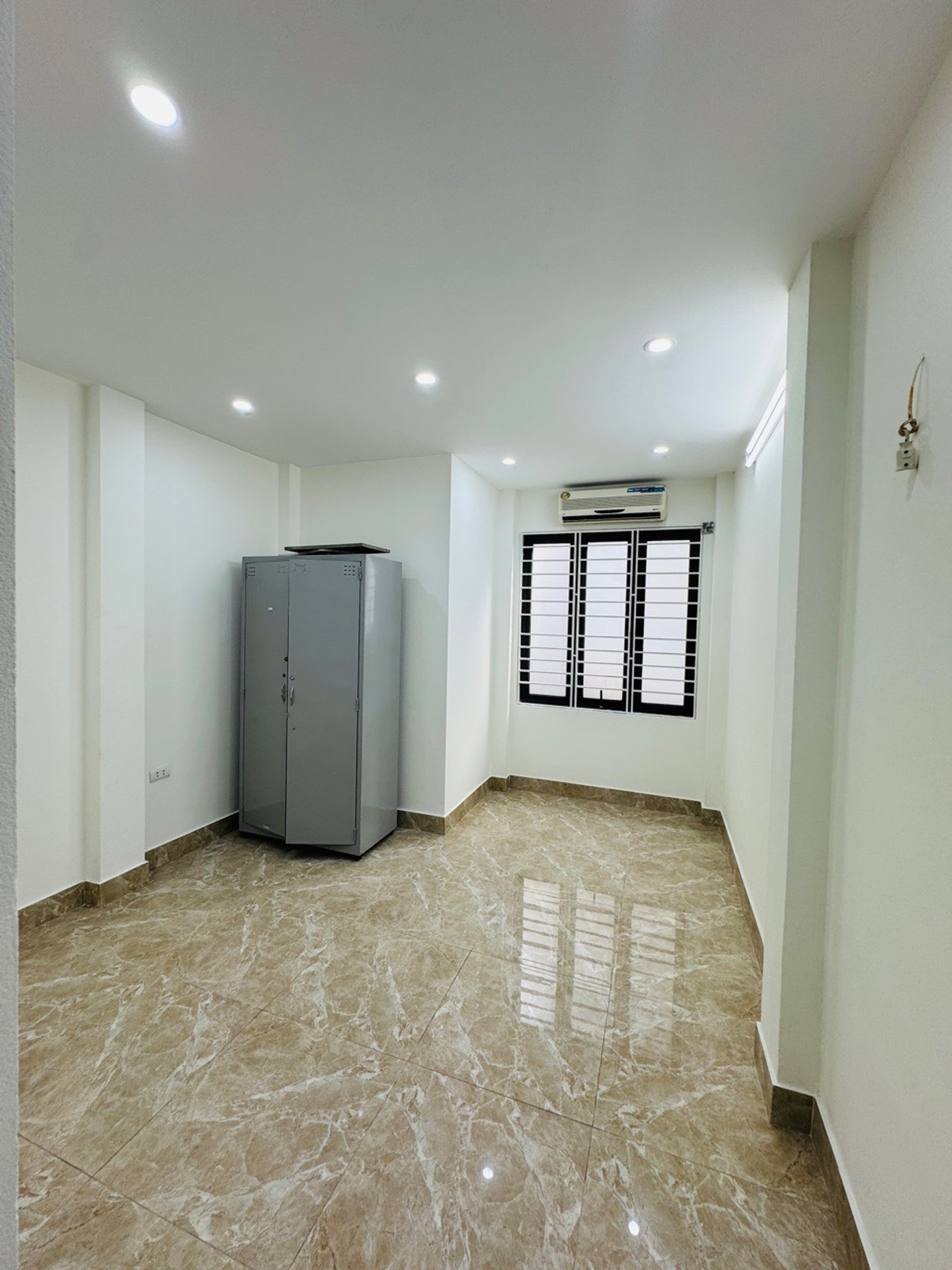 Nhà riêng 6 tầng, 25m2, 3 phòng ngủ tại Lạc Trung với tiện ích đầy đủ