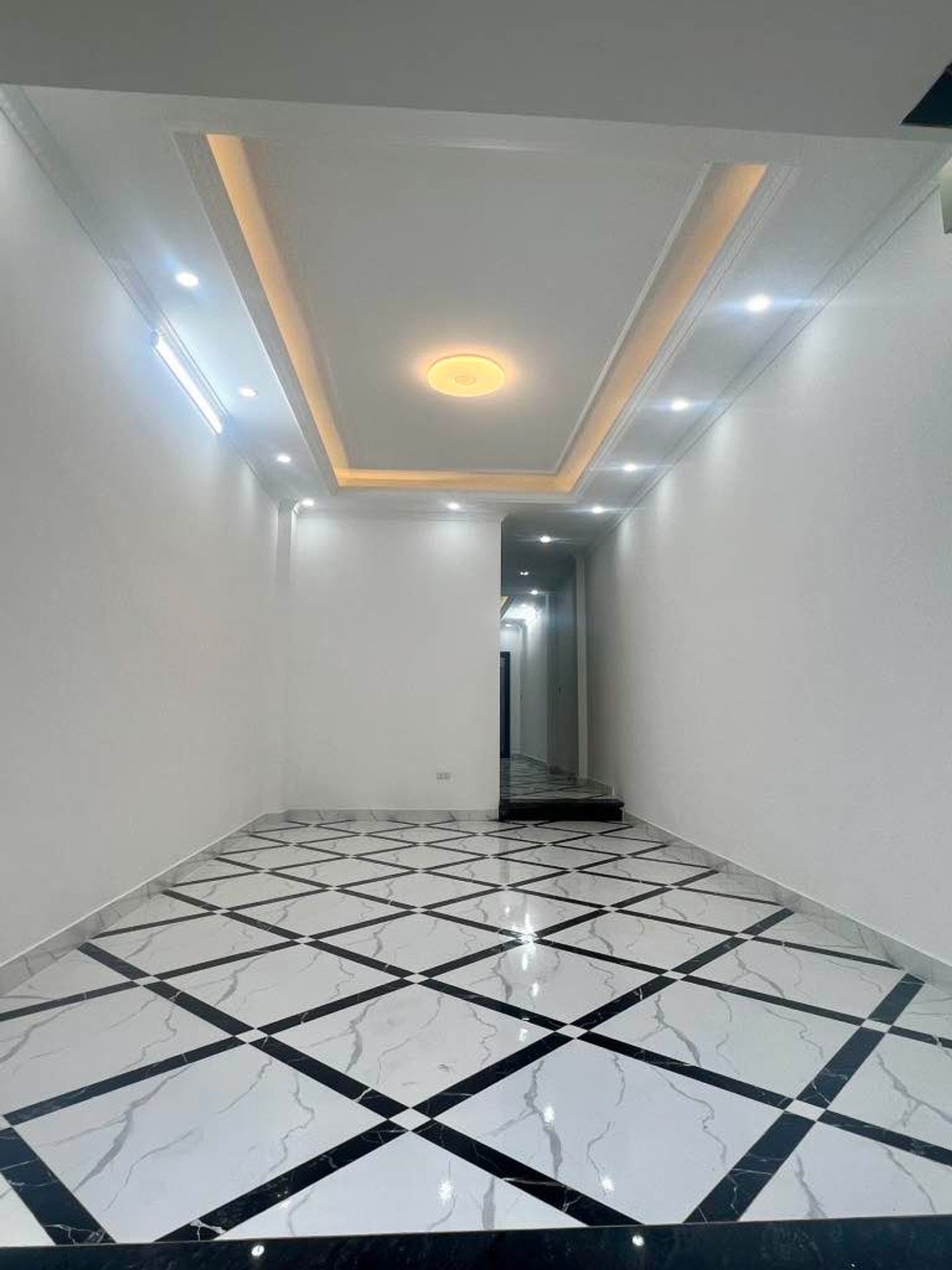 NHÀ ĐẸP LUNG LINH - 6 TẦNG - GARA Ô TÔ - THANG MÁY - FULL NỘI THẤT