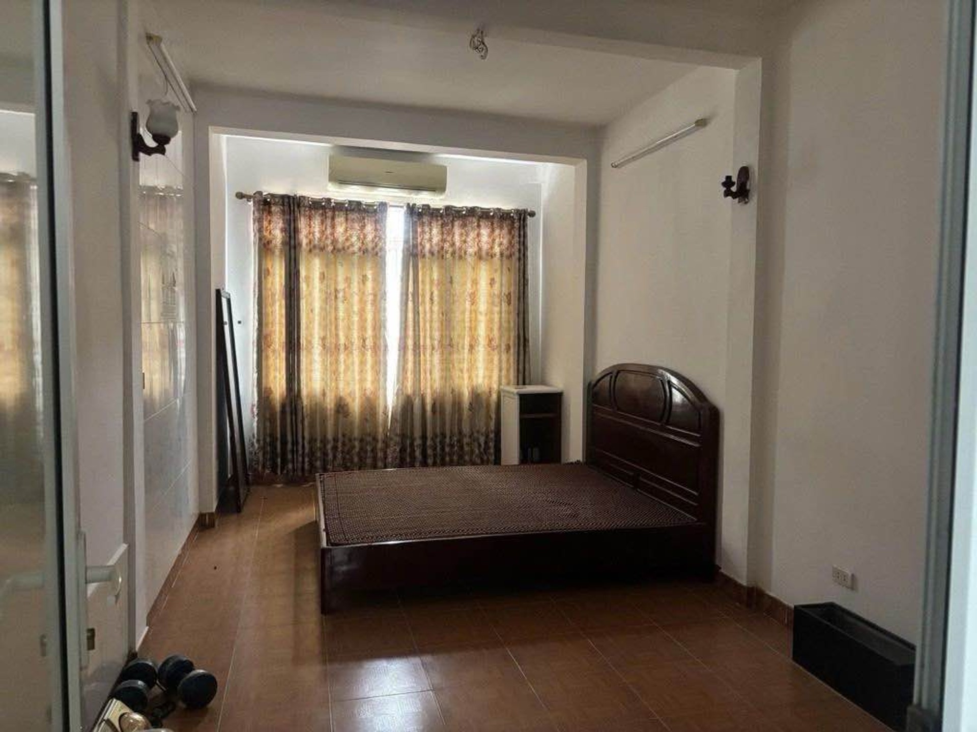 Nhà phân lô Quân Đội tại Lý Nam Đế, Hoàn Kiếm, 6 tầng, kinh doanh ô tô đỗ cửa