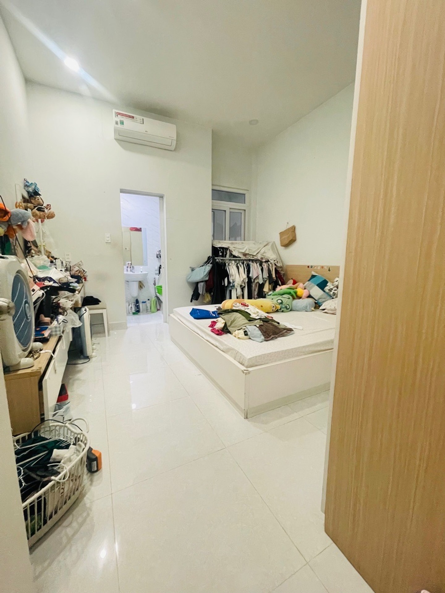 Bán Nhà 3 Tầng Quận 9,diện tích 50m2, 3 tầng , 3PN, 4WC, Chỉ 4.6 Tỷ.