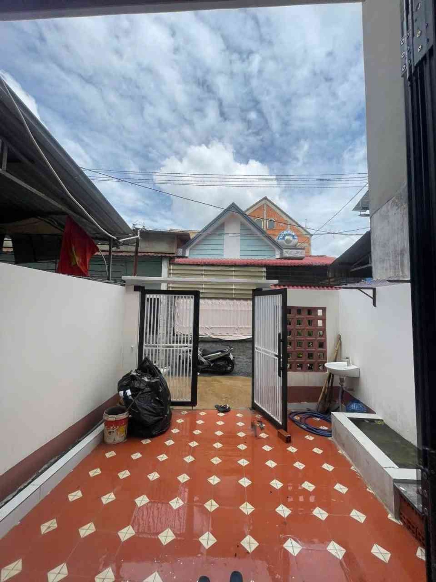 Nhà xinh 2 tầng trung tâm Đông Hòa giảm sốc dịp cuối năm