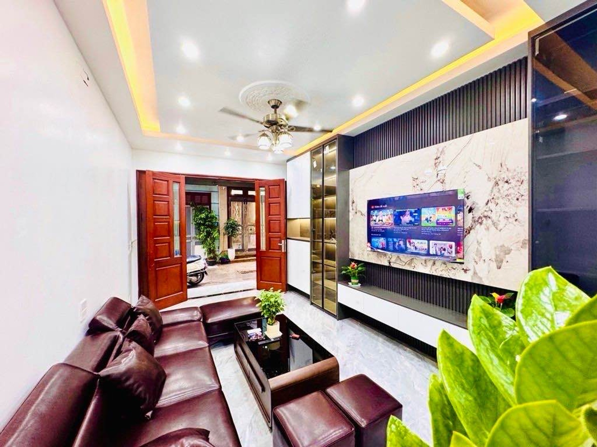 Cơ hội sở hữu nhà 5 tầng tại Thịnh Liệt, vị trí phân lô ô tô tải đỗ cửa hiếm có