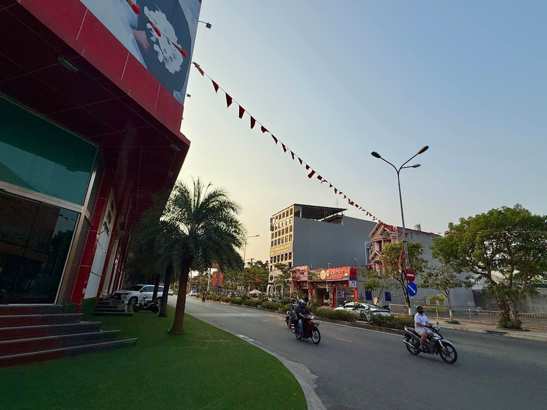 Bán đất 197.5 m2 hướng Đông Bắc tại Dĩ An giá 14.49 tỷ