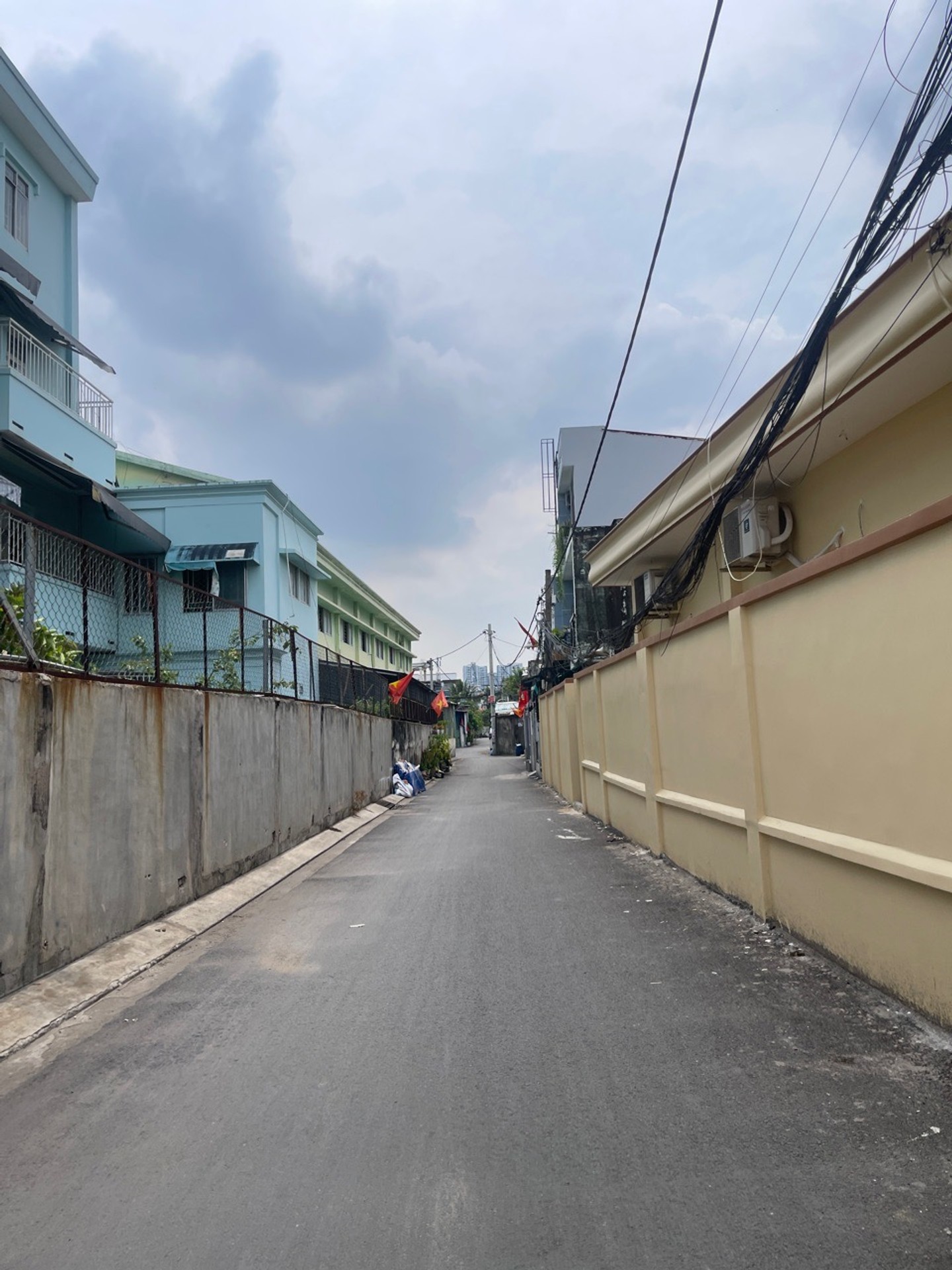 🏡NHÀ HIỆP BÌNH. 💰CHỈ 5.35 .🚗hẻm ô tô
📕sổ hồng riêng vuông A4 đẹp