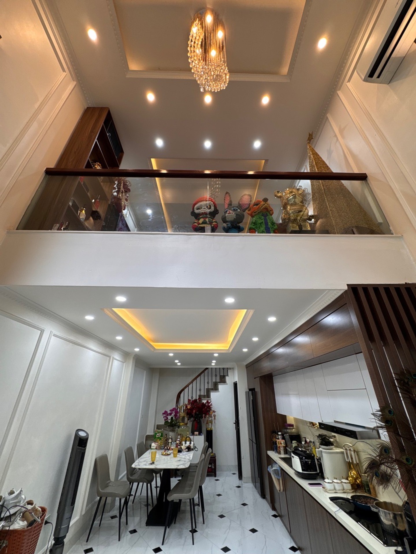 Cơ hội sở hữu nhà phân lô quân đội, ngõ rộng, nội thất tiền tỷ tại Cù Chính Lan