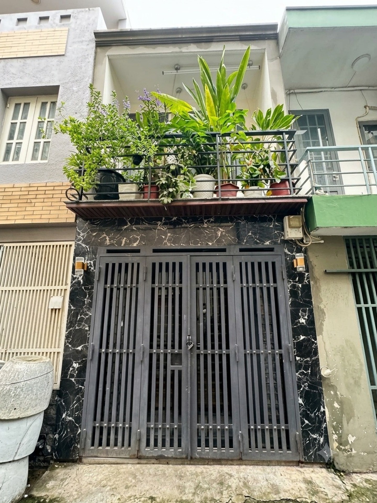 Nhà hai tầng nhỏ xinh hẻm thẳng gần mặt tiền quận 7